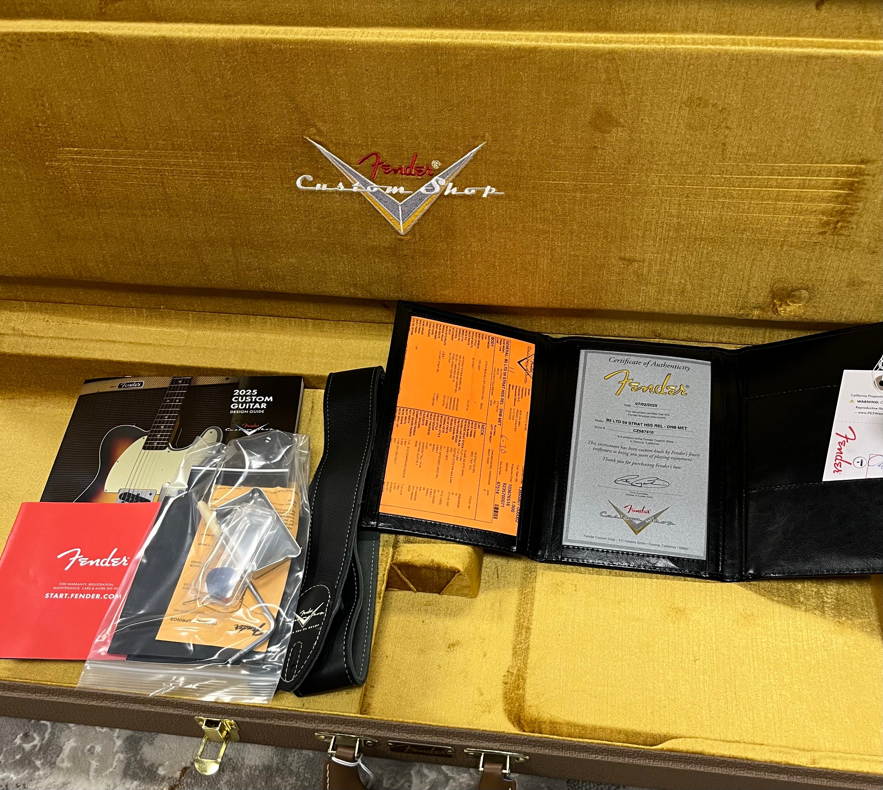 FENDER CUSTOM SHOP Limited Edition 59 Stratocaster HSS Relic Rosewood Fingerboard, Daphne Blue Metallic 9235700071 SERIAL NUMBER CZ587410 - 7.6 LBS