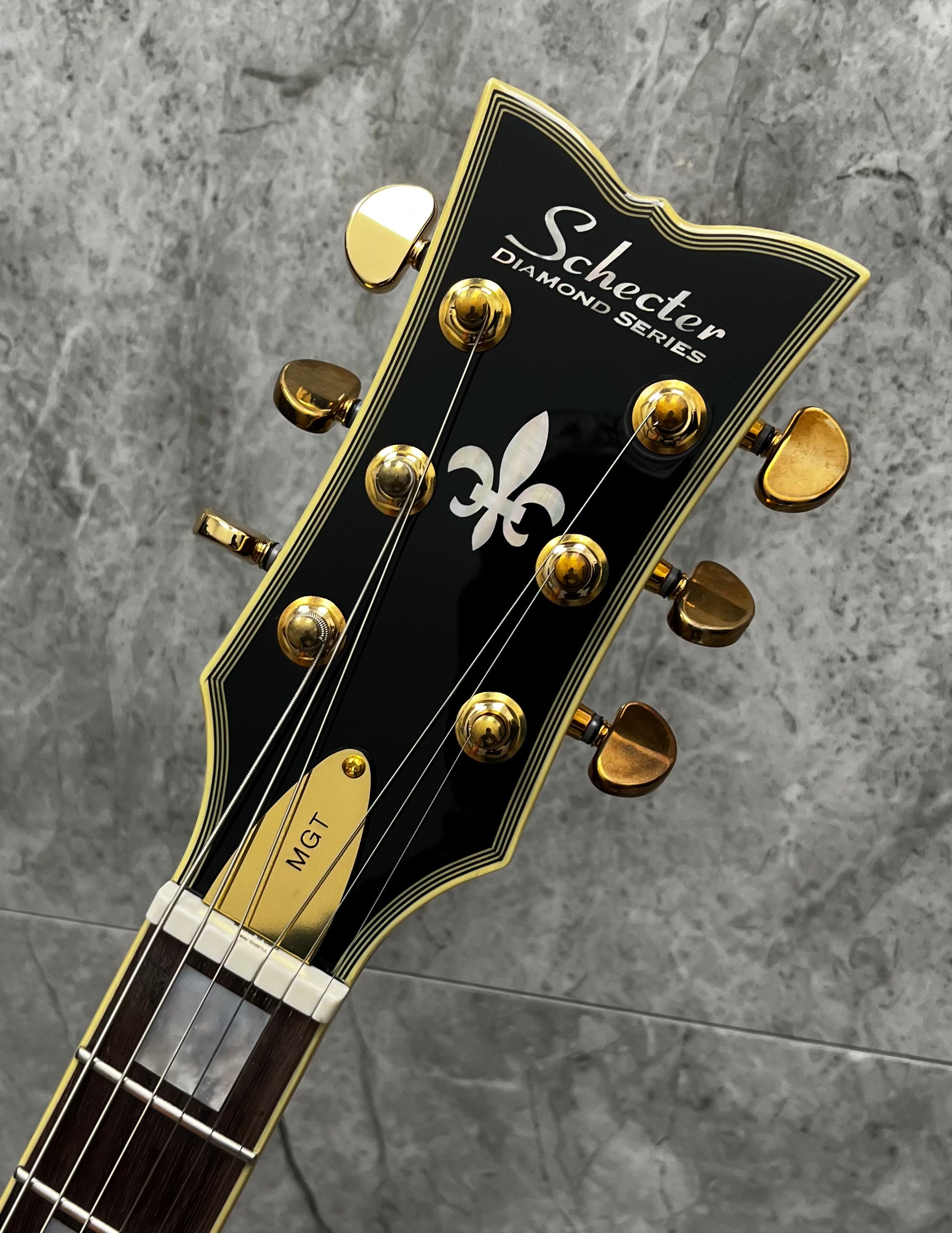 Schecter SOLO II MARK THWAITE SOLO-II-UV 271-SHC SERIAL NUMBER W25070042 - 9 LBS 4 OZ