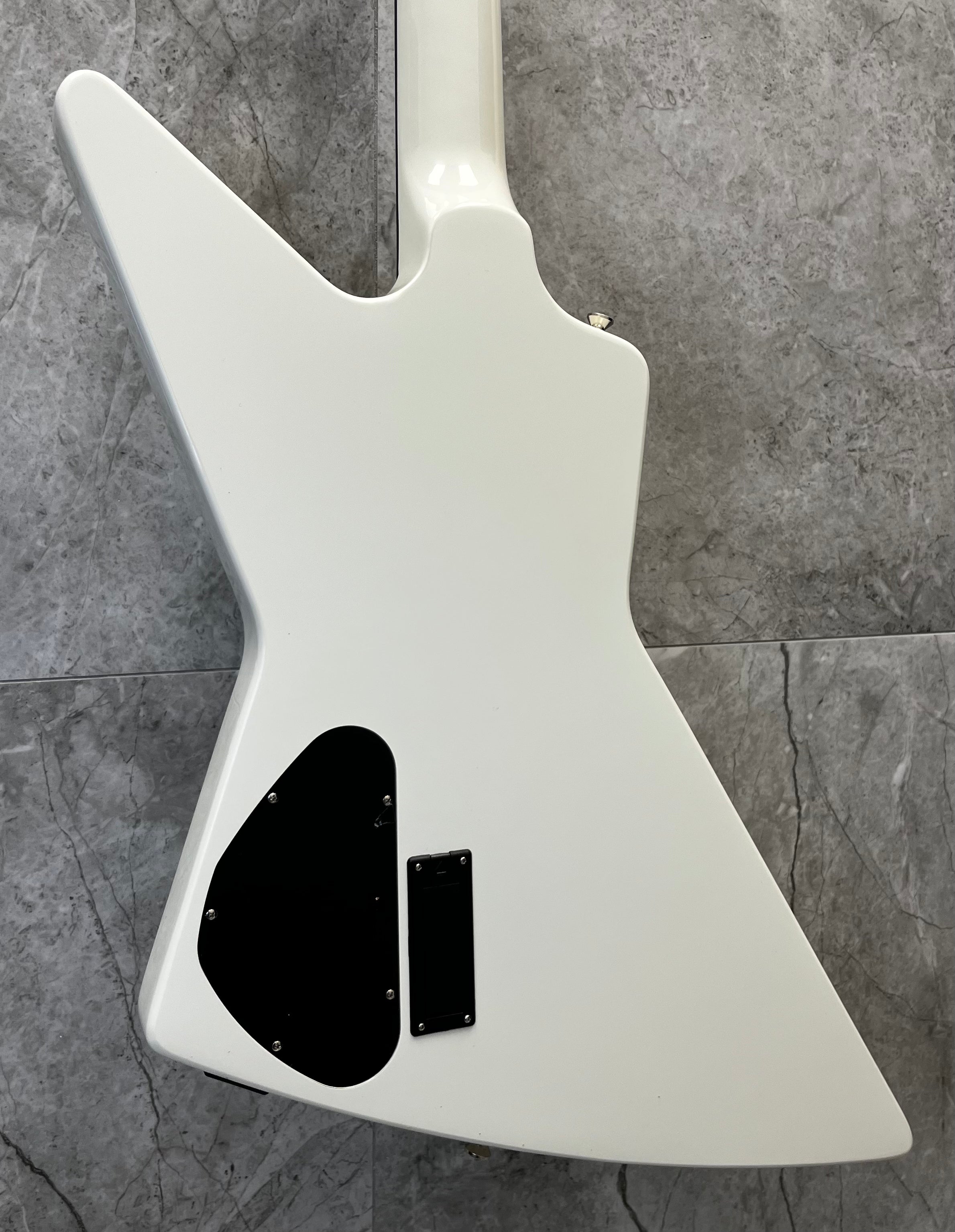 Epiphone Explorer 80s Electric Guitar with Gigbag - Classic White EIEX8CWNH SERIAL NUMBER 26041522270 - 7 LBS 6 OZ