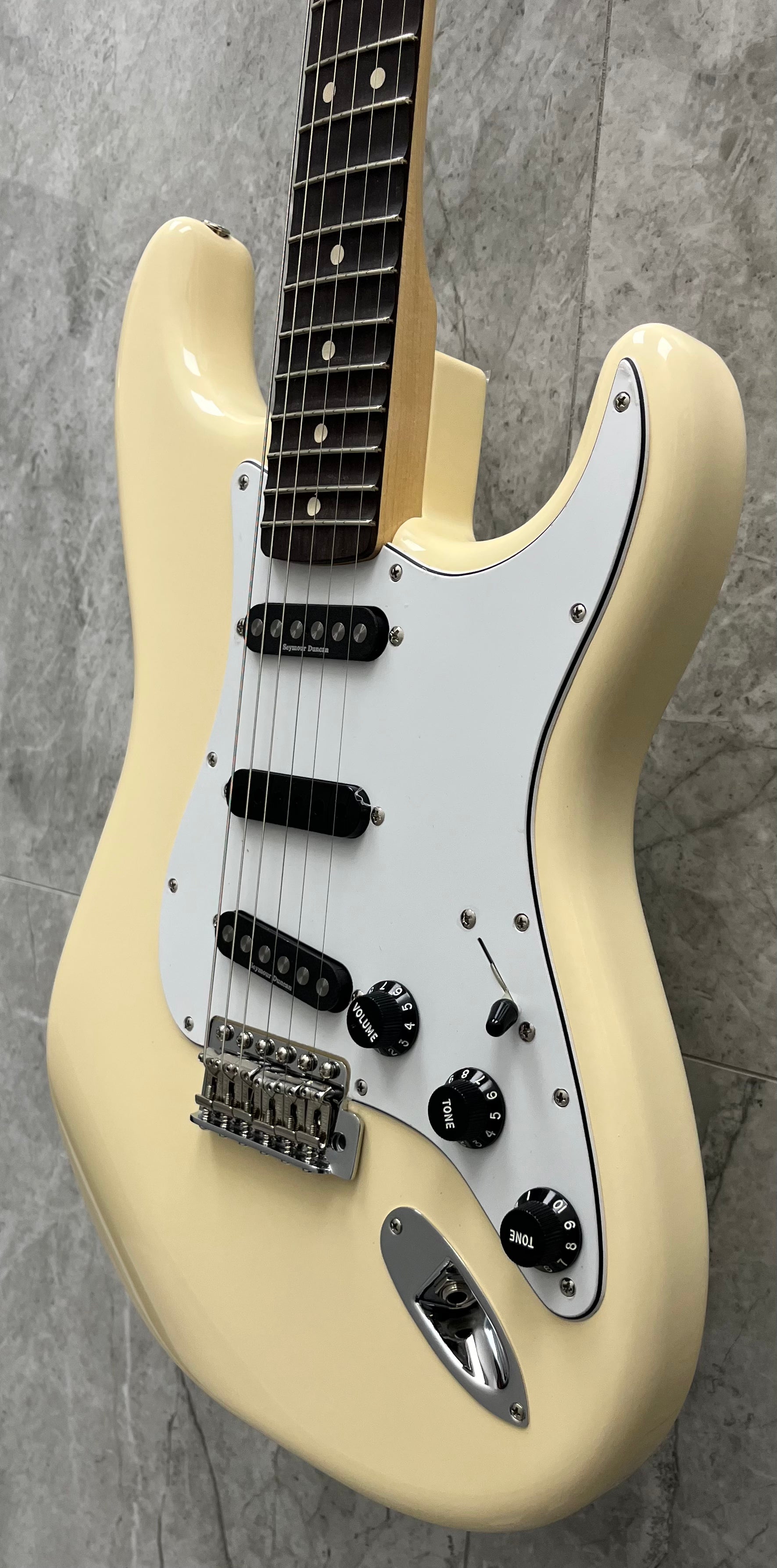 Fender Ritchie Blackmore Stratocaster Scalloped Rosewood Fingerboard Olympic White 0139010305 SERIAL NUMBER MX24091048 - 7.4 LBS