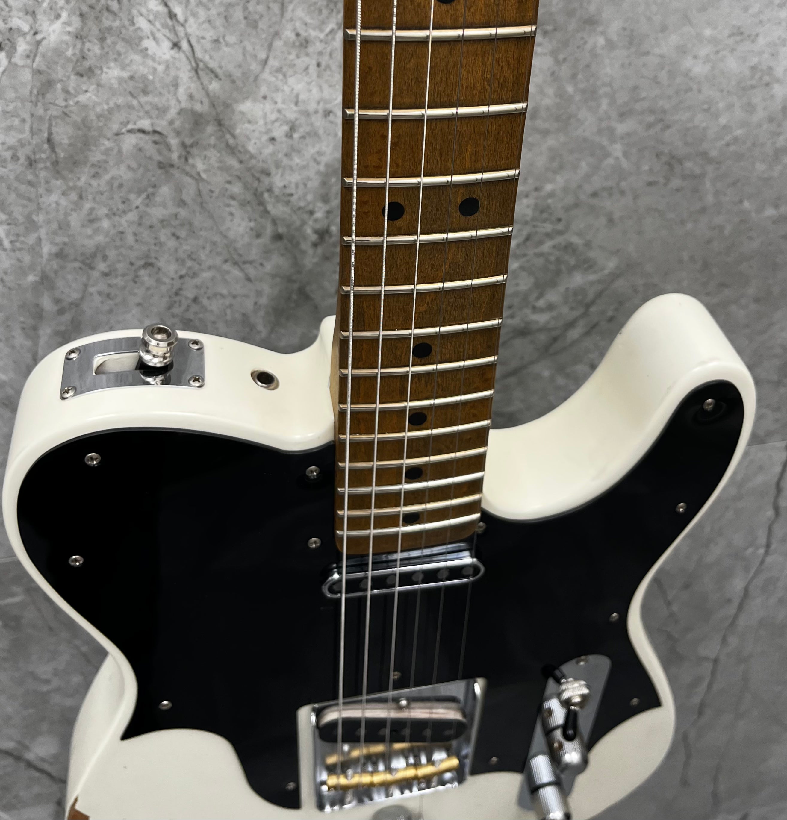 FENDER John Osborne Road Worn Telecaster Maple Fingerboard, Olympic White 0140372705 SERIAL NUMBER J0000466 - 7 LBS 4 OZ