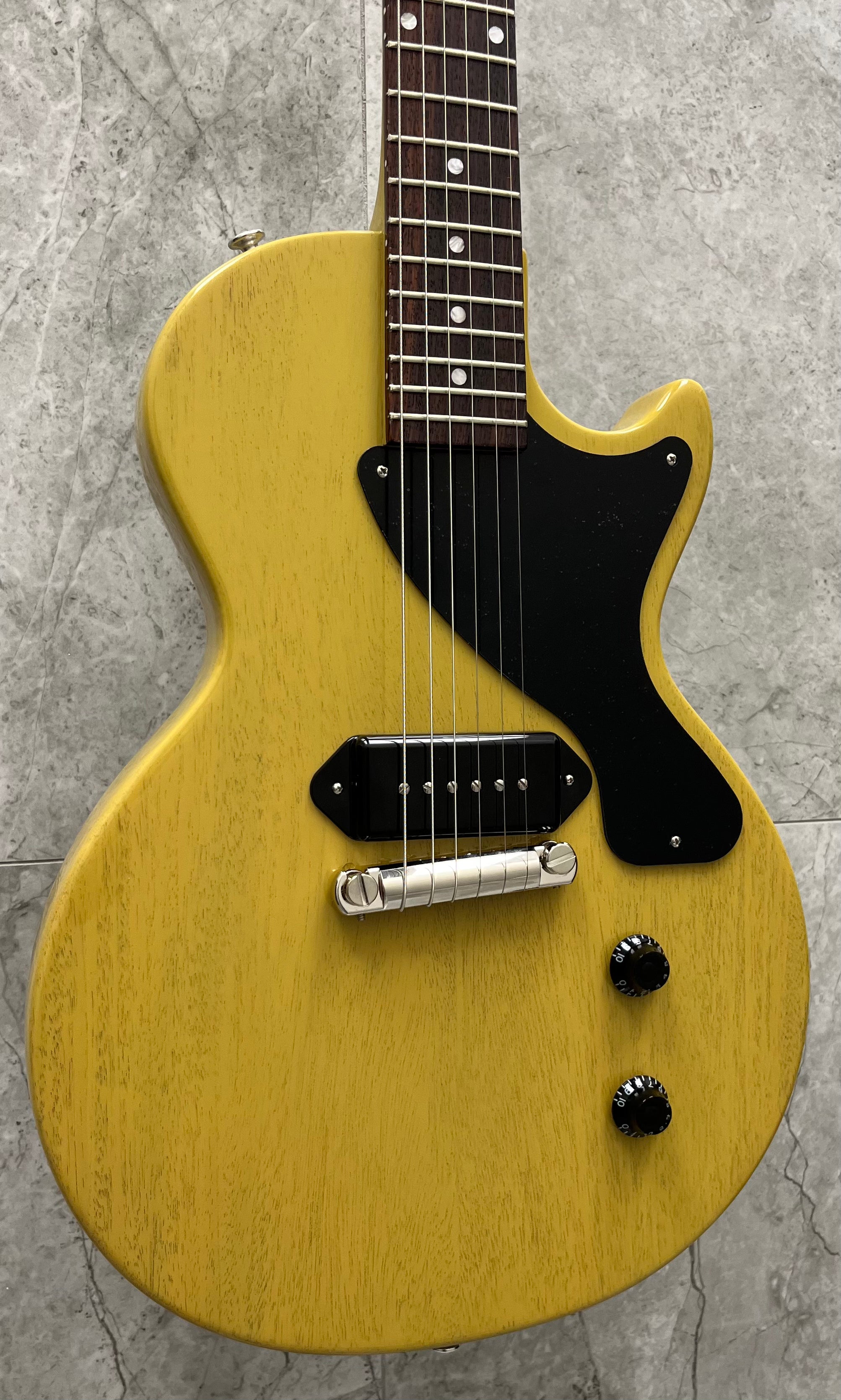 Gibson USA Les Paul Junior Electric Guitar with Hardshell Case - TV Yellow LPJR00TVNH