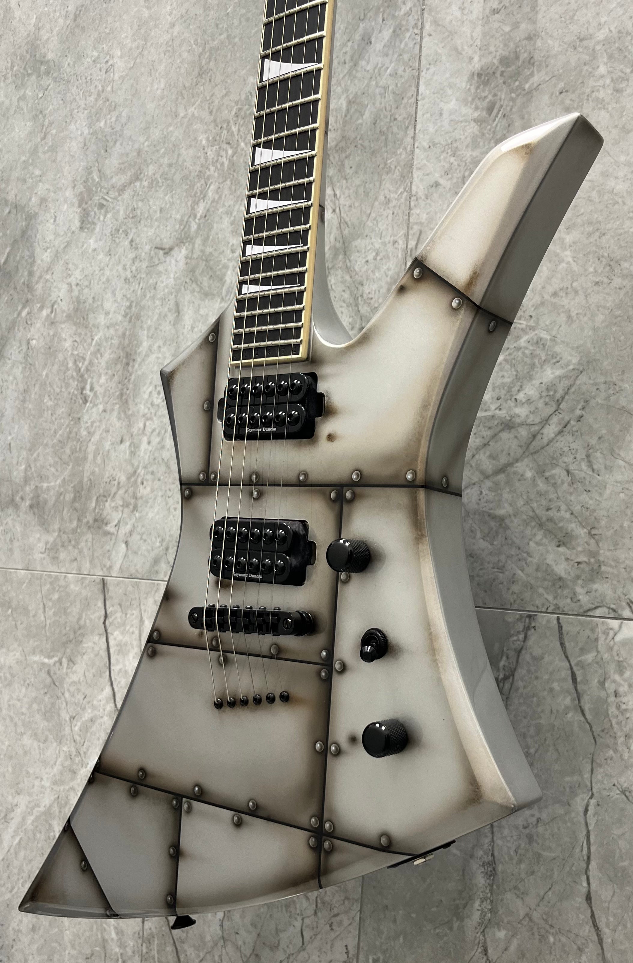 JACKSON USA CUSTOM SHOP KELLY KE2 AT1 - BOLTED STEEL HAND AIRBRUSHED BY THE JACKSON ARTIST 2811002518 SERIAL NUMBER J11371 - 7 LBS 14 OZ