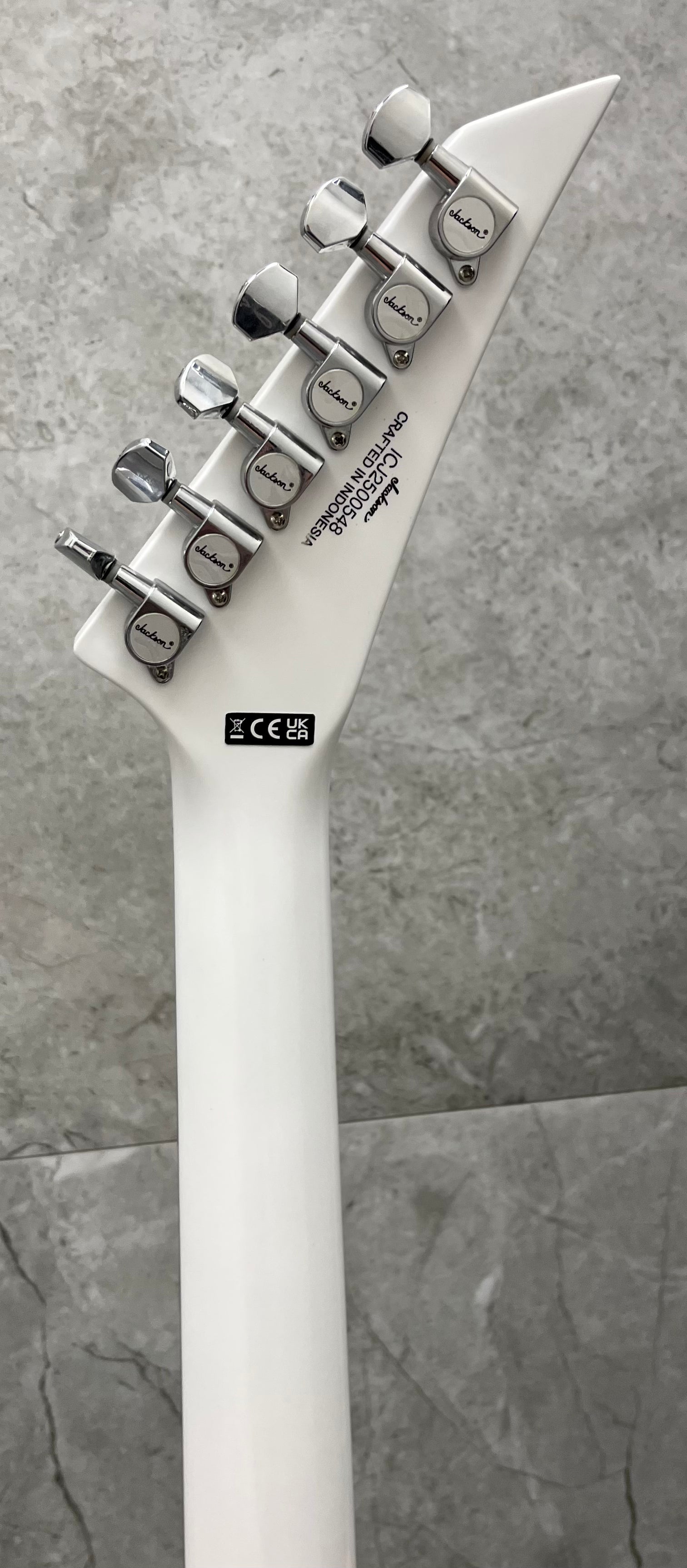 Jackson X Series Rhoads RRX24M Maple Fingerboard Snow White with Black Pinstripes SERIAL NUMBER ICJ2500548 - 7.6 LBS