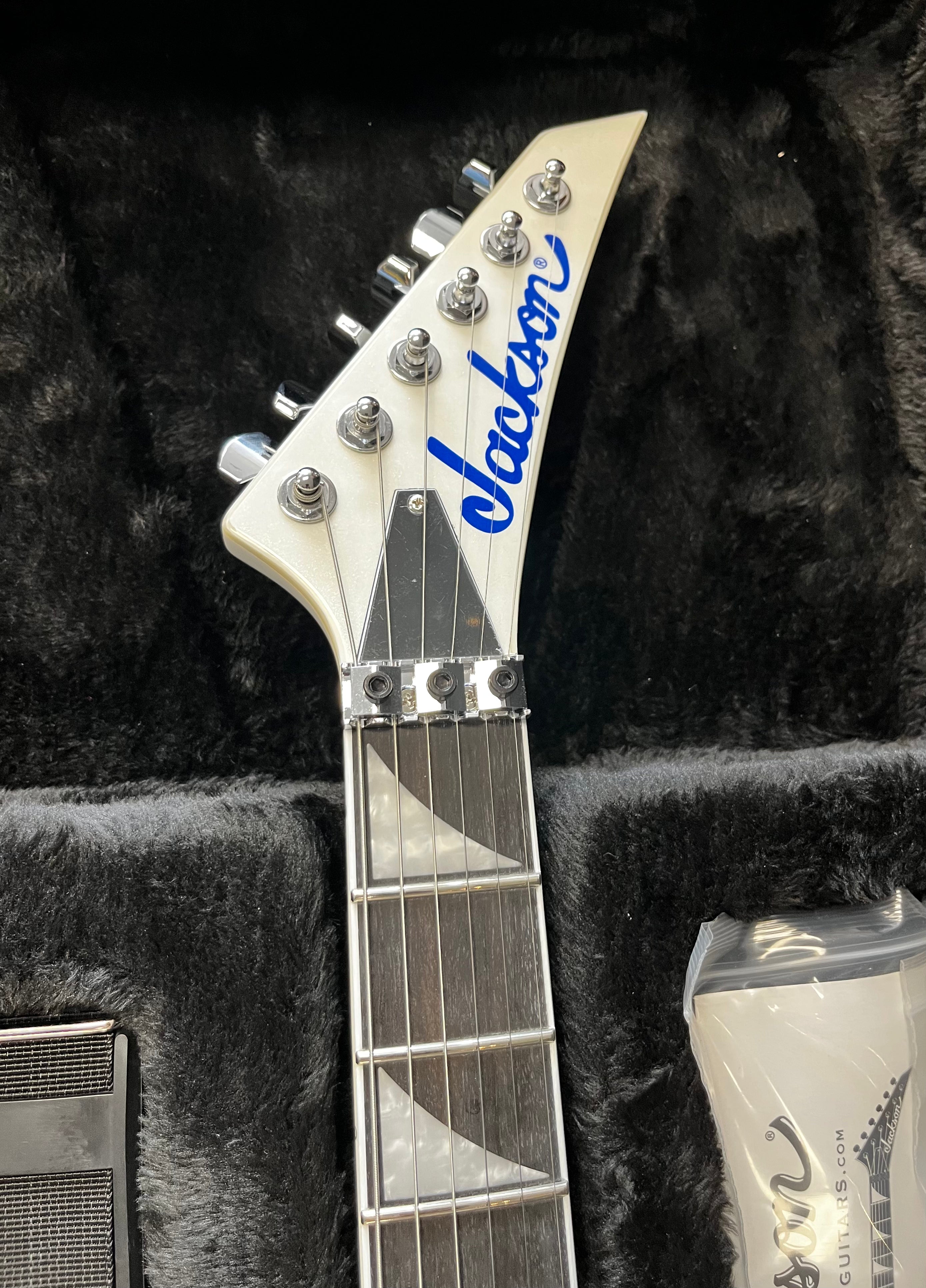 JACKSON Legend Series Limited Edition Signature Scott Ian Rhoads RR22 NOT 291-6698-876 SERIAL NUMBER KWJ2610260 - 7 LBS 7 OZ