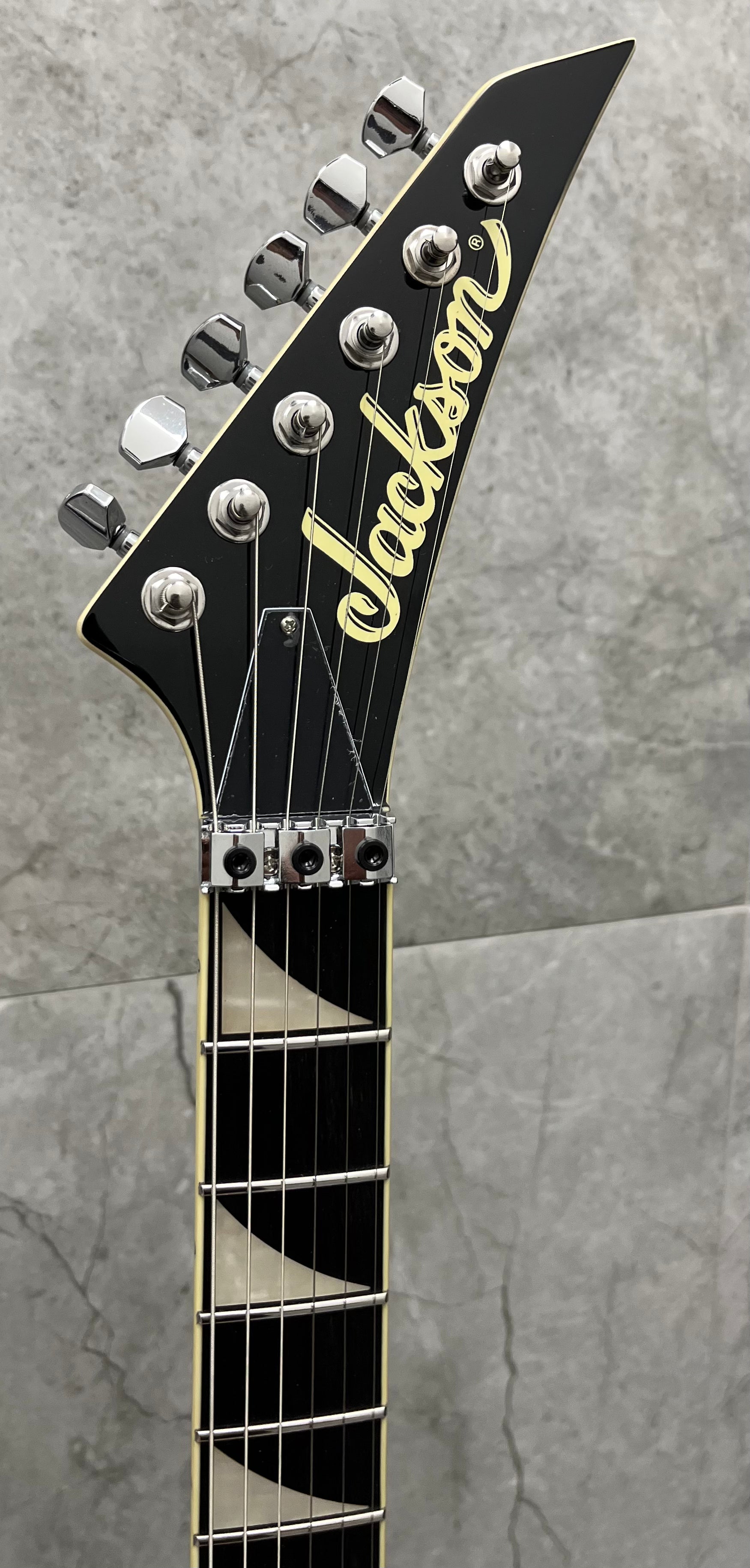 Jackson Pro Plus Pure Metal Limited Edition Kelly KE1A, Ebony Fingerboard, Gloss Black 2919564503 SERIAL NUMBER ICJ2502666 - 8.0 LBS
