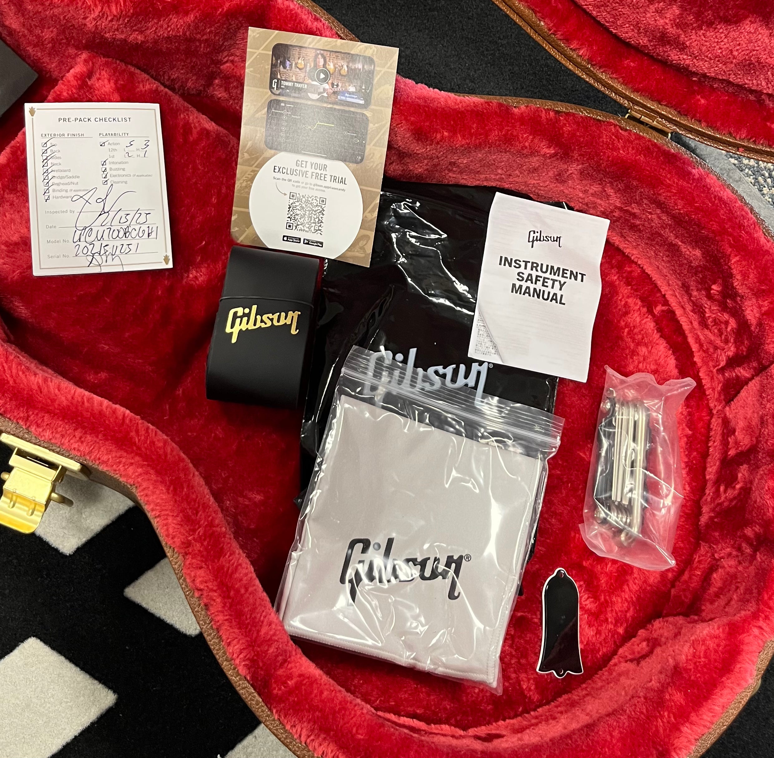 Gibson USA Les Paul Custom 70s Edition Buttercream LPCU700BCGH SERIAL NUMBER 202150251 - 9 LBS 9 OZ