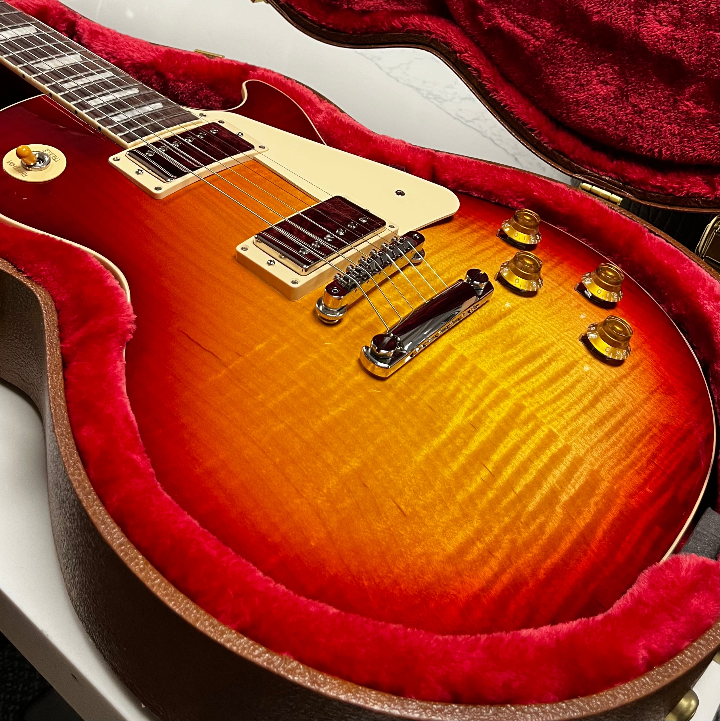 Gibson USA Limited Edition Les Paul Standard Lite Electric Guitar with Hardshell Case - Heritage Cherry Sunburst LPSL5Y24HSNH SERIAL NUMBER 218340037 - 7 LBS 5 OZ