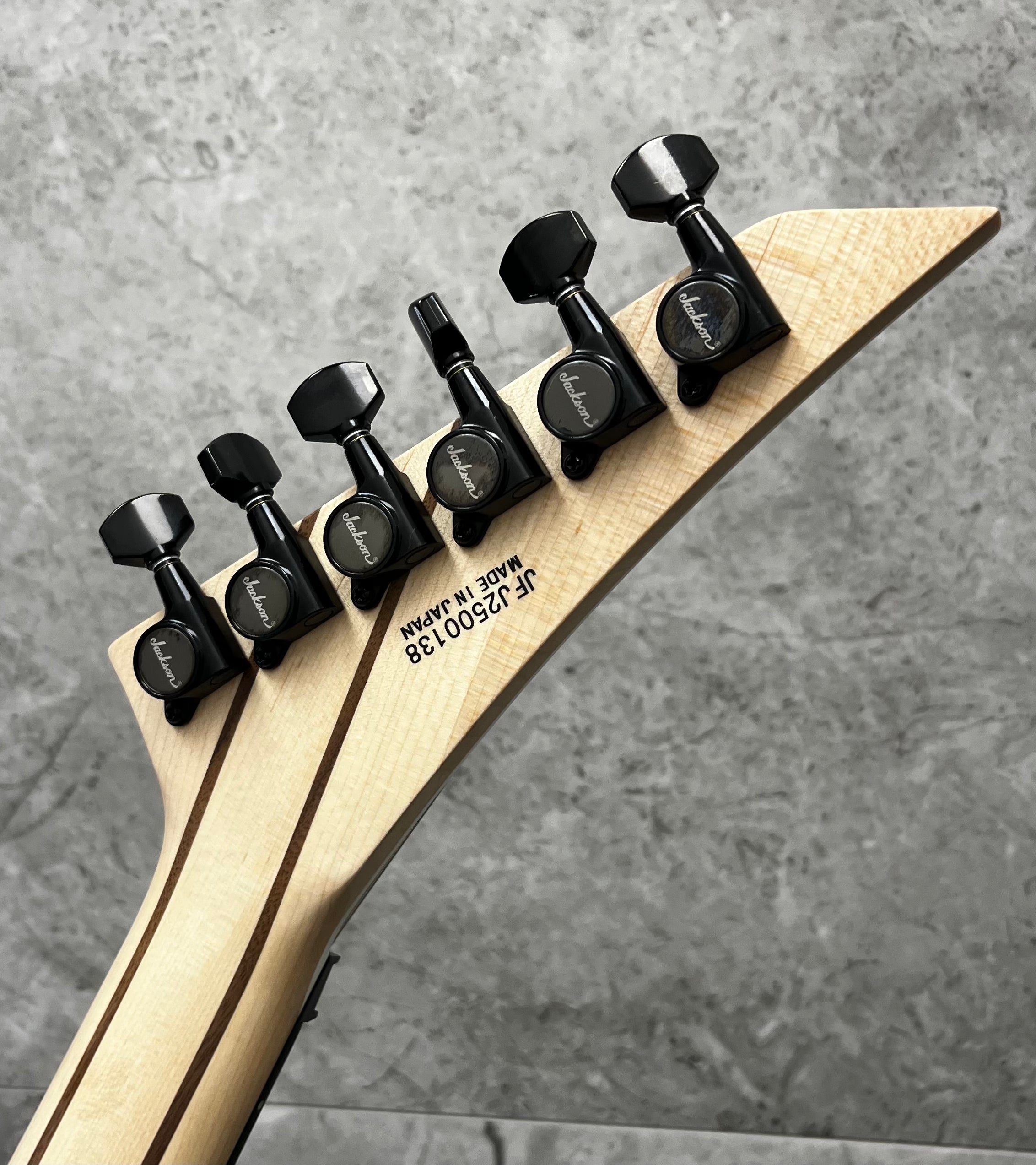 Jackson Made in Japan MJ Series Dinky DKR, Ebony Fingerboard, Snow White 2904009276 SERIAL NUMBER JFJ2500138 - 7 LBS 1 OZ