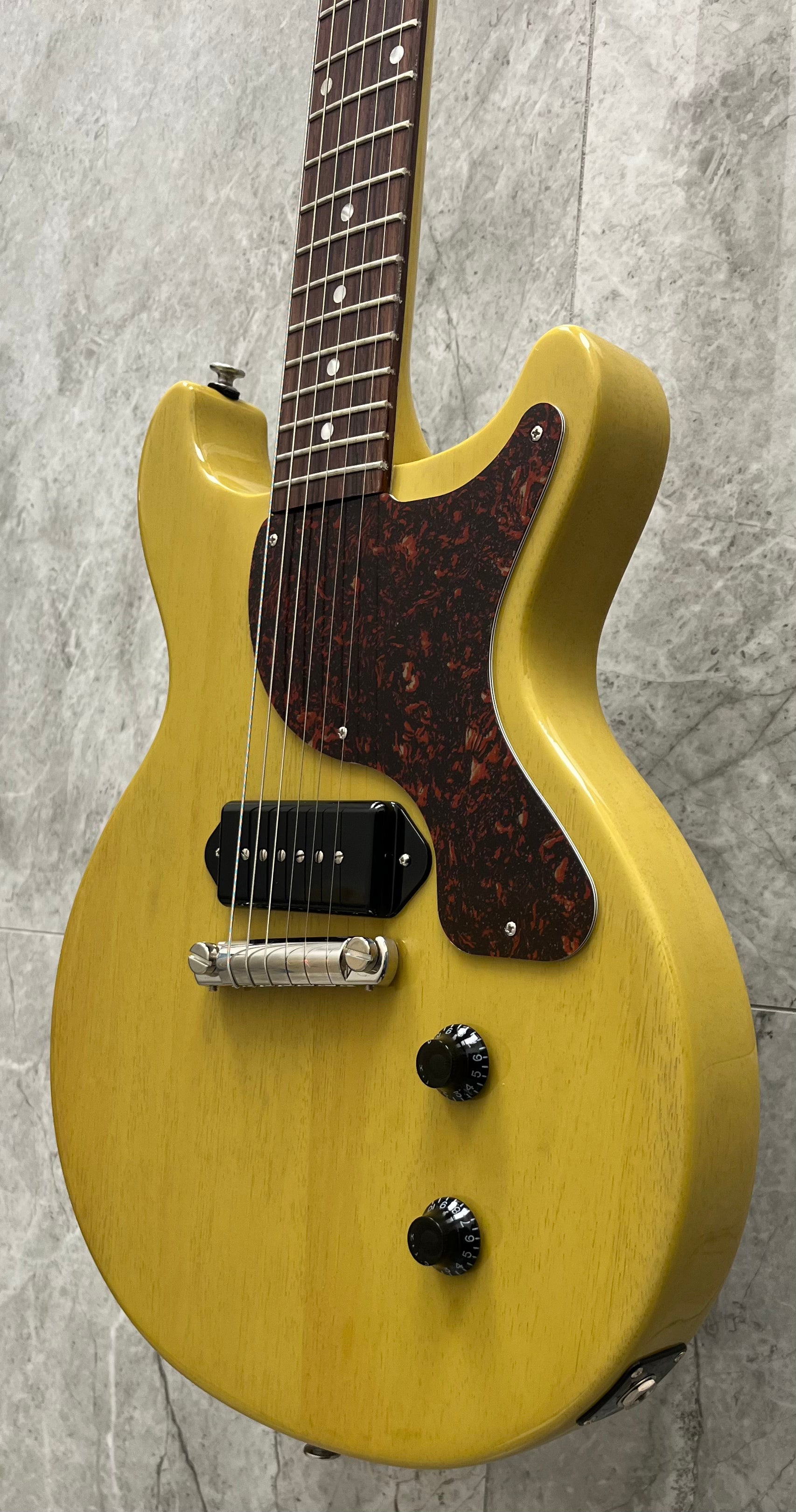 Gibson USA Les Paul JR Junior Double Cut In TV Yellow With Hard Shell Case LPJDTORT24TVNH SERIAL NUMBER 209850031 - 7 lbs 12 OZ