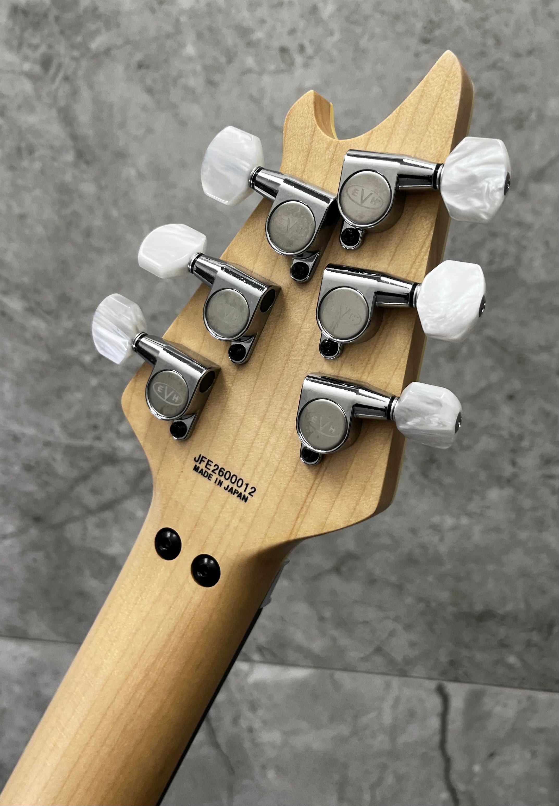 EVH MADE IN JAPAN MIJ Series EVH Signature Wolfgang Ebony Fingerboard, Ivory MODEL 5108000849 SERIAL NUMBER JFE2600012 - 8 LBS 7 OZ
