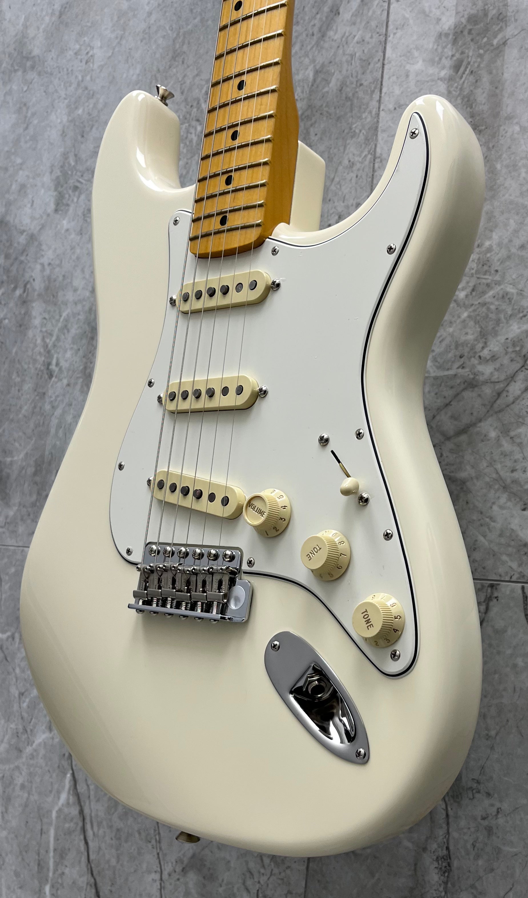 Fender USA Limited Edition American Vintage II 1973 Stratocaster, Maple Fingerboard - Olympic White 0170252805 SERIAL NUMBER V16686 - 8 LBS 3 OZ