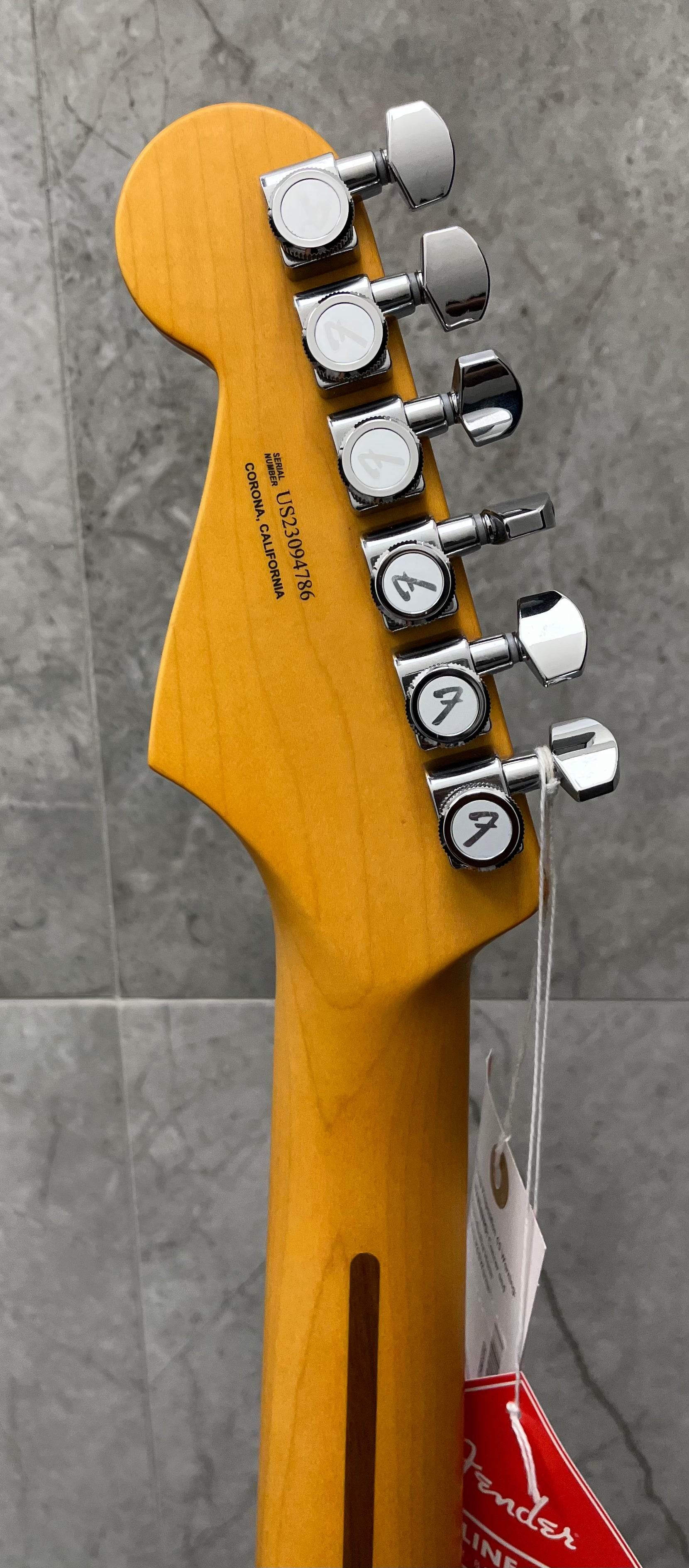 Fender American Ultra Stratocaster HSS Maple Fingerboard Ultraburst 0118022712
