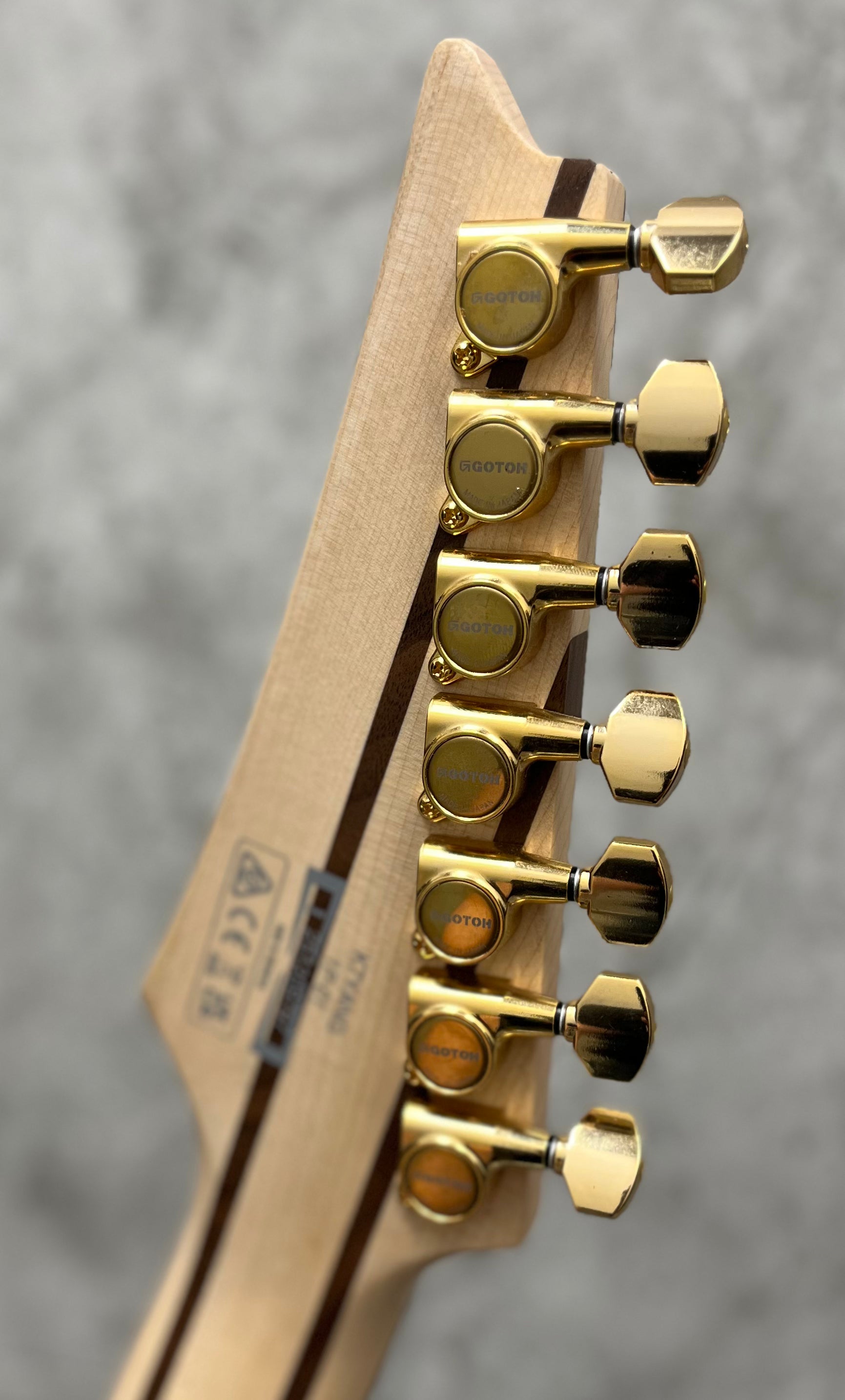 Ibanez K7YANG Head Signature 7 Strings Electric Guitar White K7YANG SERIAL NUMBER I251209797 - 8 LBS 5 OZ