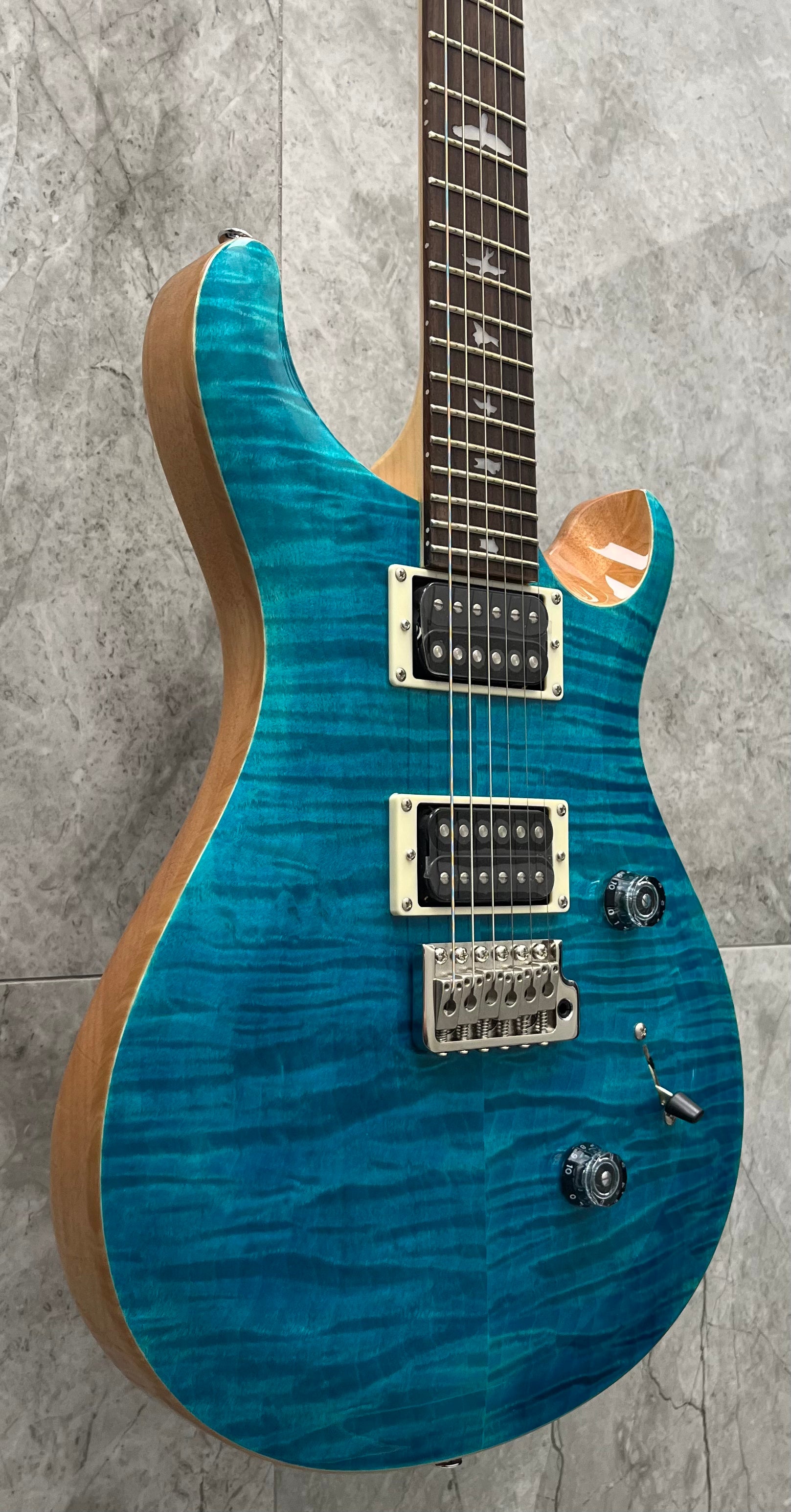 PRS GUITARS SE Custom 24 W/ GIG BAG Blue Matteo / Natural back 108193:BN SERIAL NUMBER CTIH002389 - 7 LBS 8 OZ
