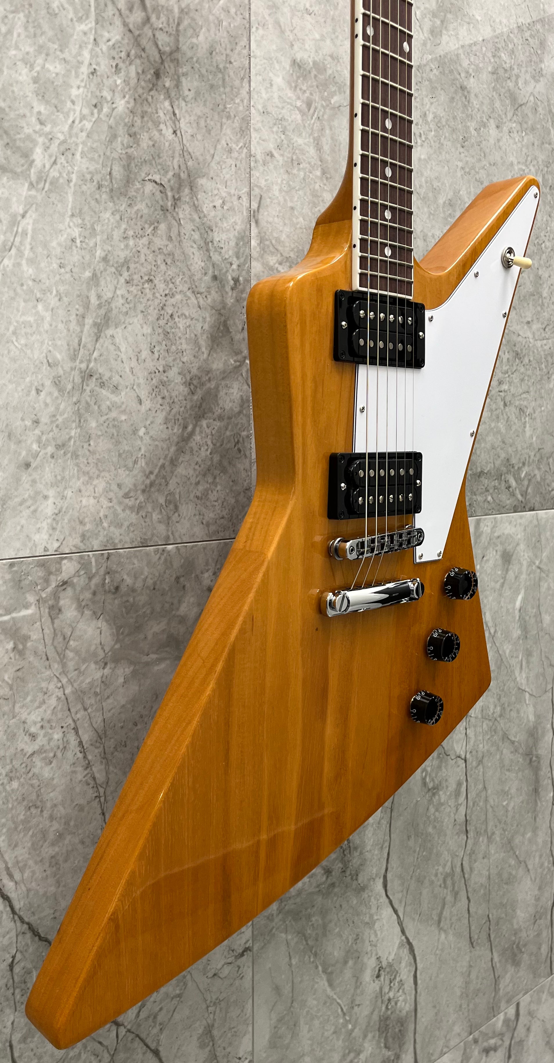 Gibson USA 70s Explorer Antique Natural DSXS00ANCH SERIAL NUMBER 234130109 - 7.4 LBS