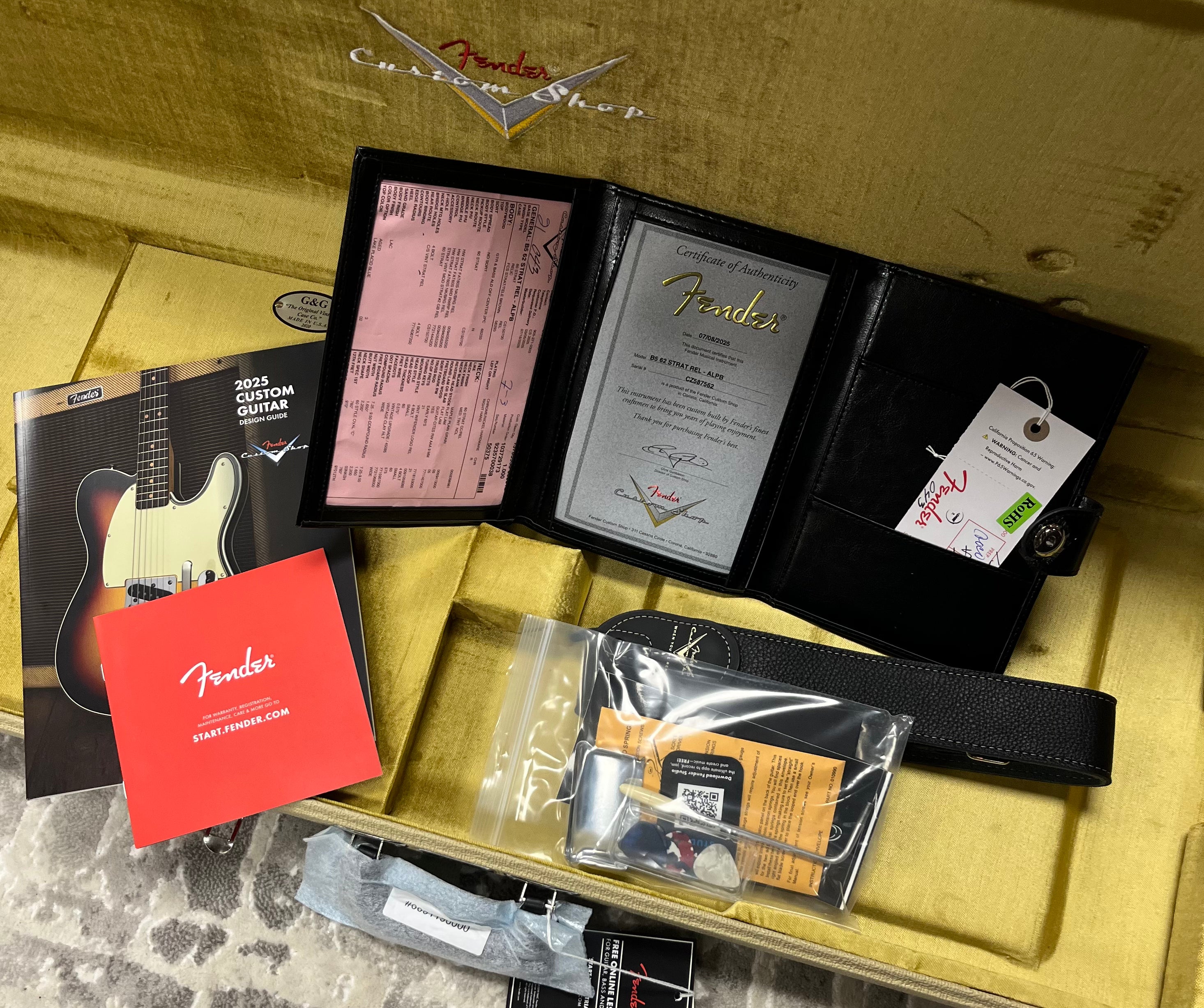 Fender USA Custom Shop 1962 Stratocaster Relic Rosewood Fingerboard Aged Lake Placid Blue 9235700038 SERIAL NUMBER CZ587562 - 7 LBS 9 OZ