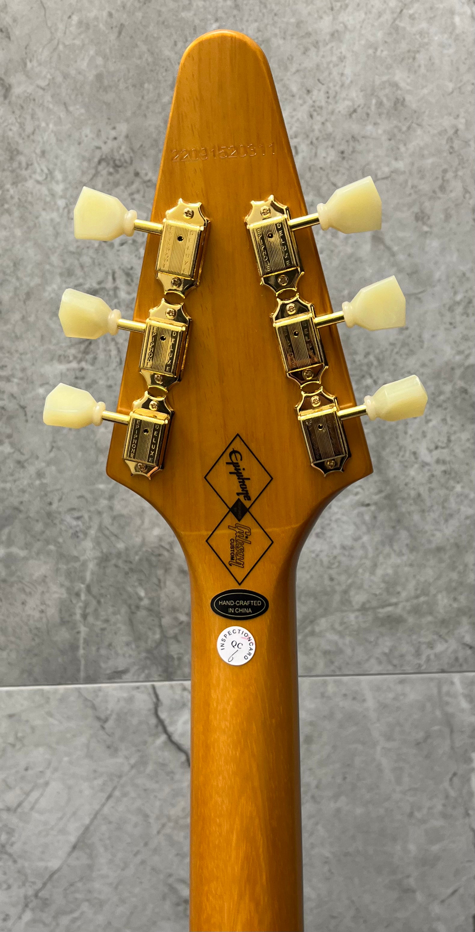 Epiphone Gibson Custom Shop Inspired 1958 Korina Flying V Black Pickguard IGCKFVBANAGH