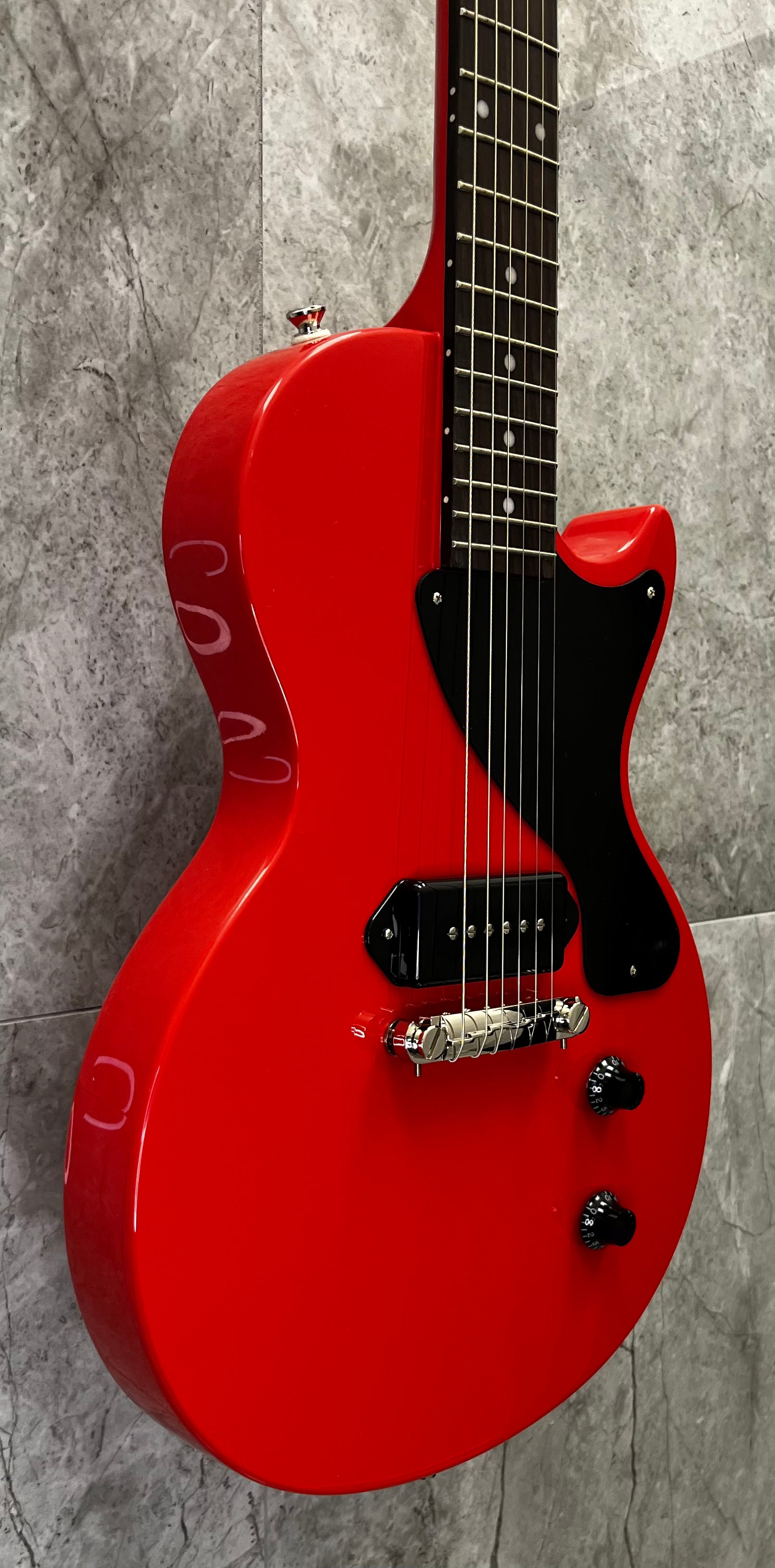 Epiphone Billie Joe Armstrong Les Paul Junior Electric Guitar with Hardshell Case - Radiant Red EIGBJALPJRRNH SERIAL NUMBER 26011524613 - 7 LBS 5 OZ