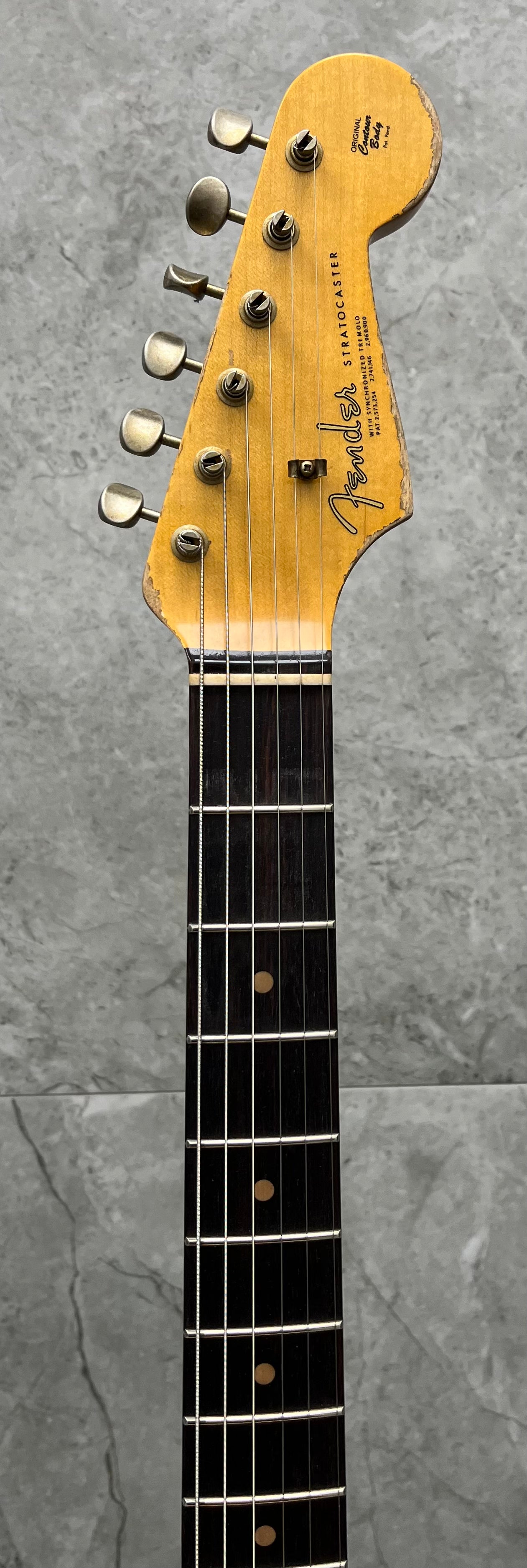Fender Custom Shop 1963 Stratocaster Super Heavy Relic 3A Rosewood Fingerboard, Super Faded Aged Surf Green over 3-Color Sunburst 9236091095 SERIAL NUMBER CZ582480 - 7.4 LBS