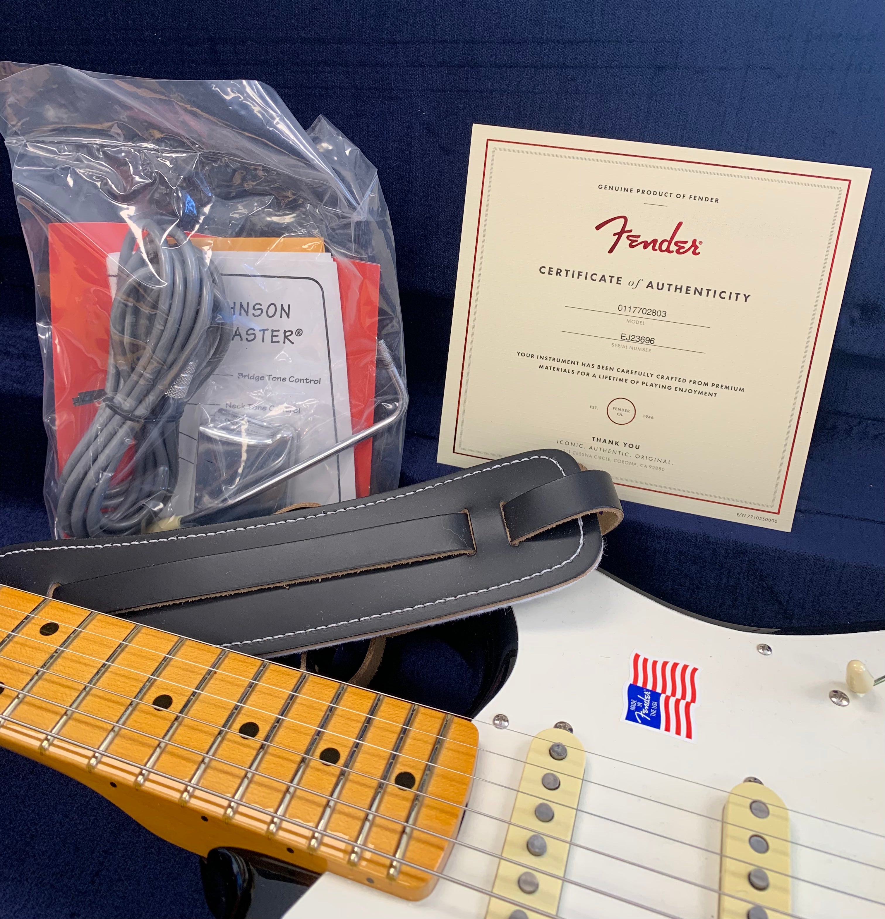 Fender Eric Johnson Stratocaster, Maple Fingerboard, 2 Color Sunburst 0117702803