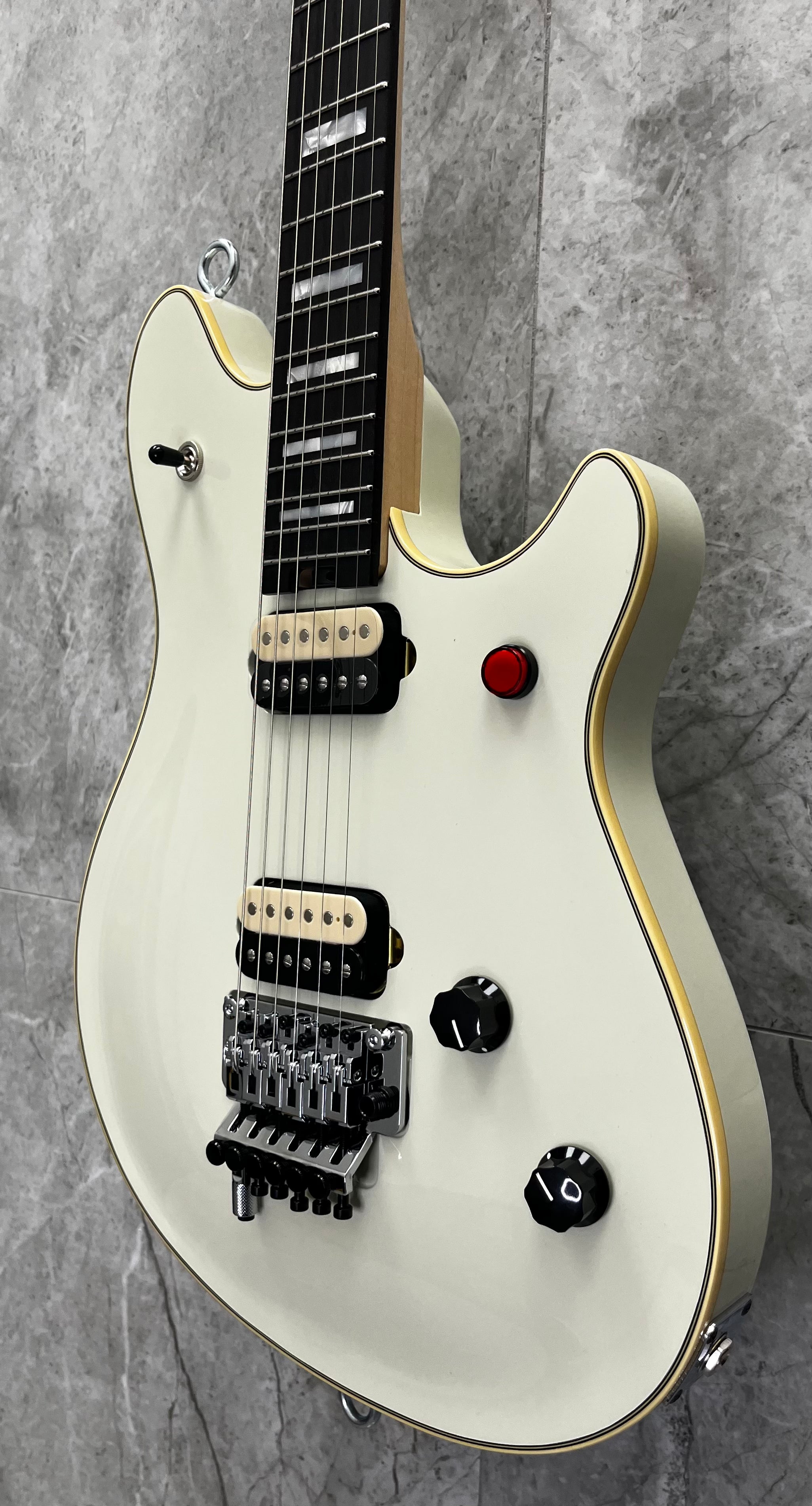 EVH MADE IN JAPAN MIJ Series EVH Signature Wolfgang Ebony Fingerboard, Ivory MODEL 5108000849 SERIAL NUMBER JFE2600012 - 8 LBS 7 OZ