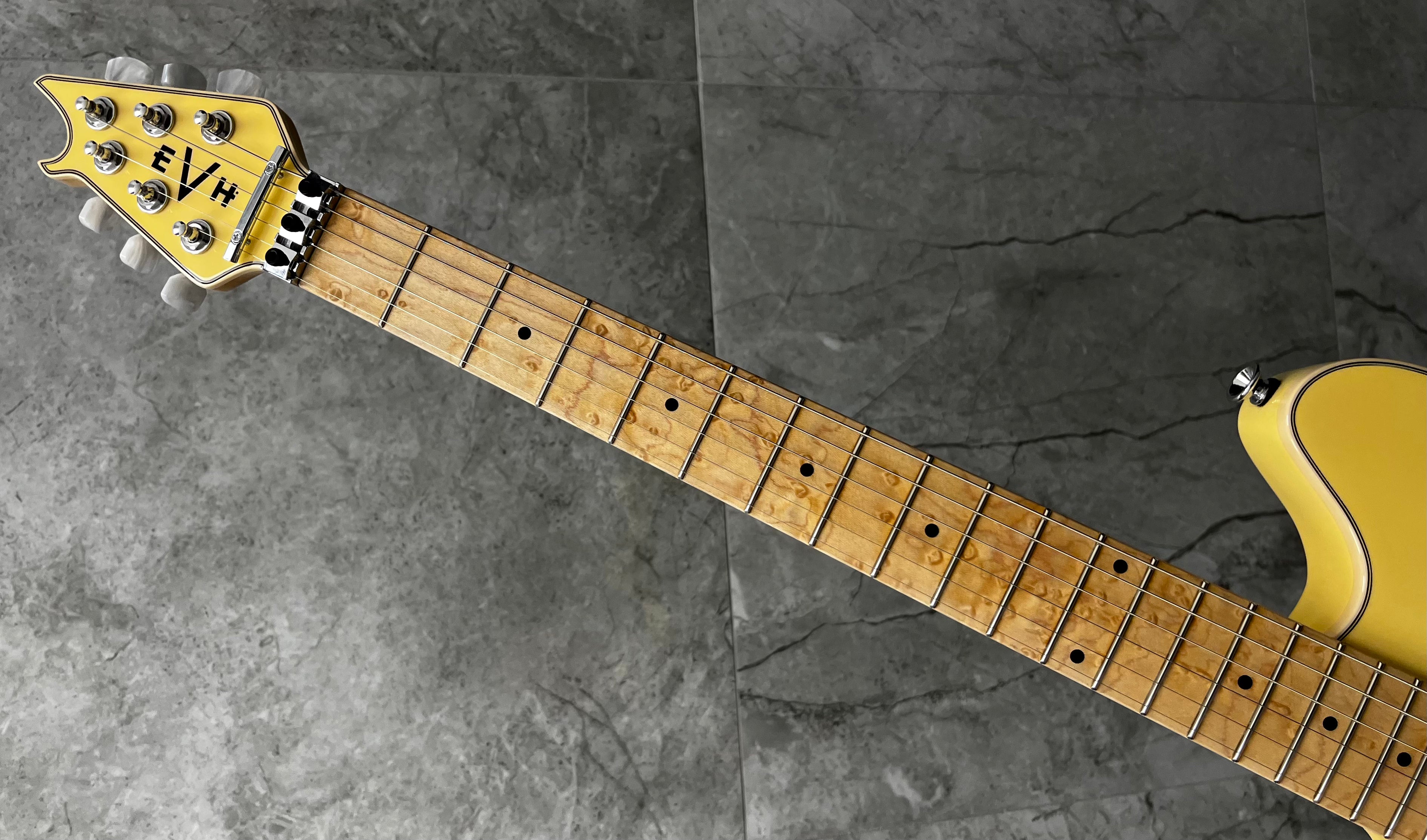 EVH USA Wolfgang USA Left Hand Birdseye Maple Fingerboard, Vintage White 5107910886 SERIAL NUMBER WG17796A - 7 LBS 11 OZ