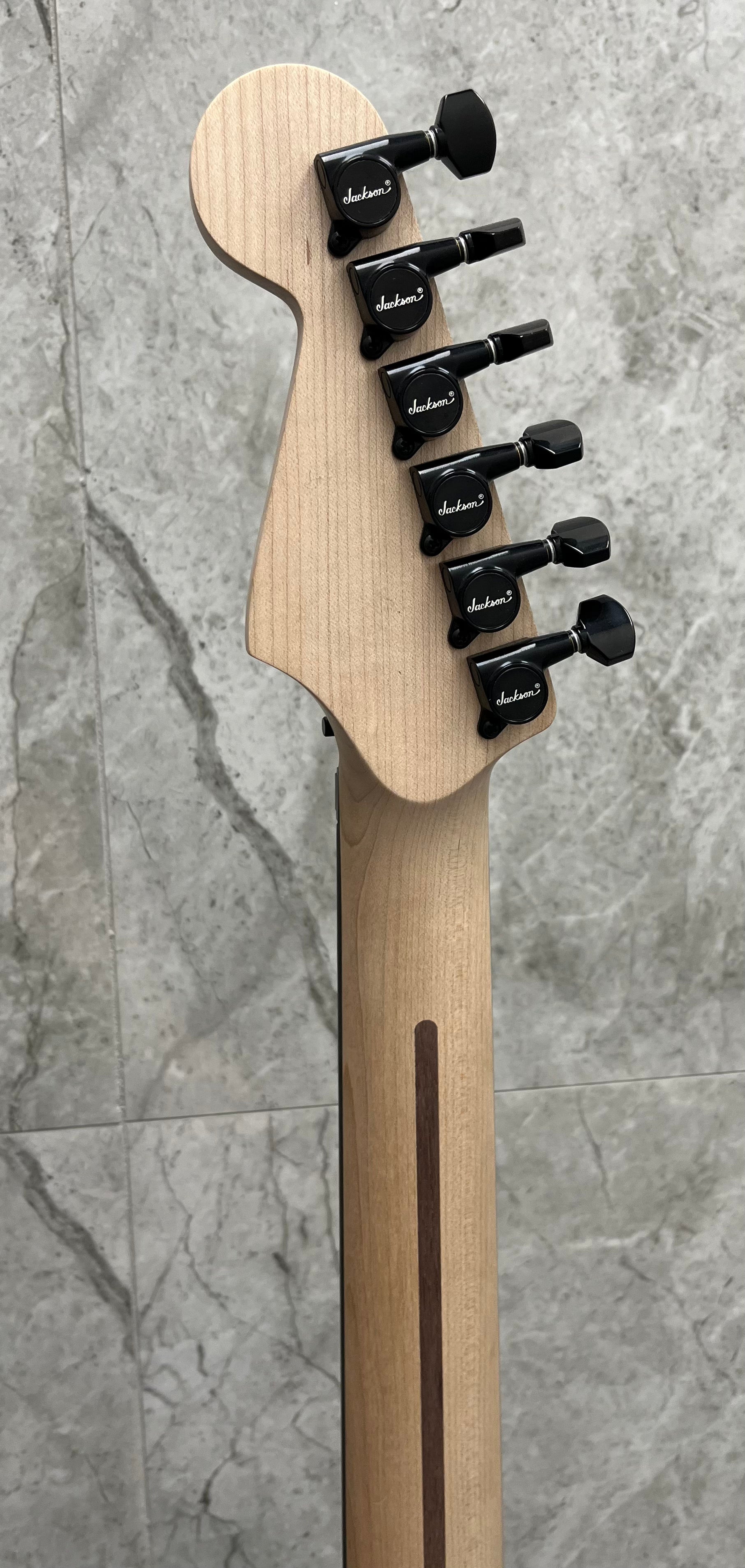 Jackson USA Adrian Smith San Dimas DK, Ebony Fingerboard, Snow White 2805053876 SERIAL NUMBER 010535 - 8 LBS 7 OZ