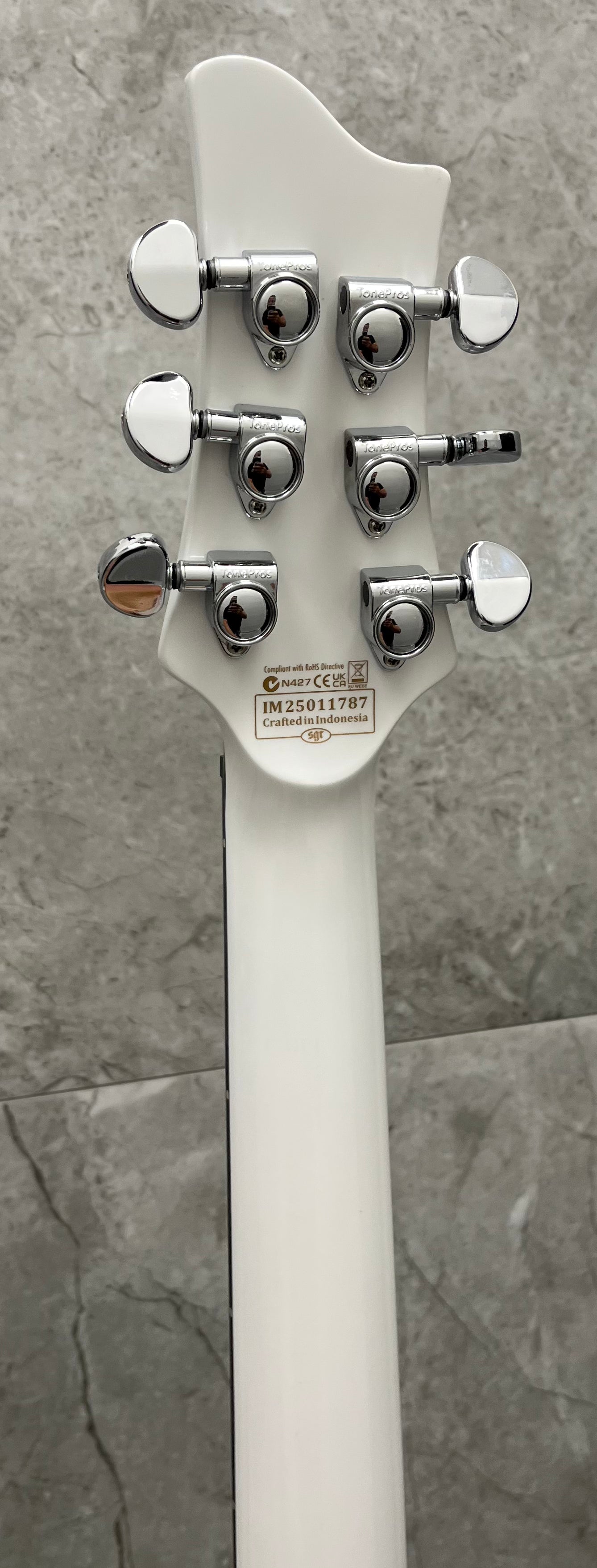 Schecter Stargazer-6 Left Handed Electric Guitar Gloss White 686-SHC SERIAL NUMBER IM25011787 - 8.0 LBS