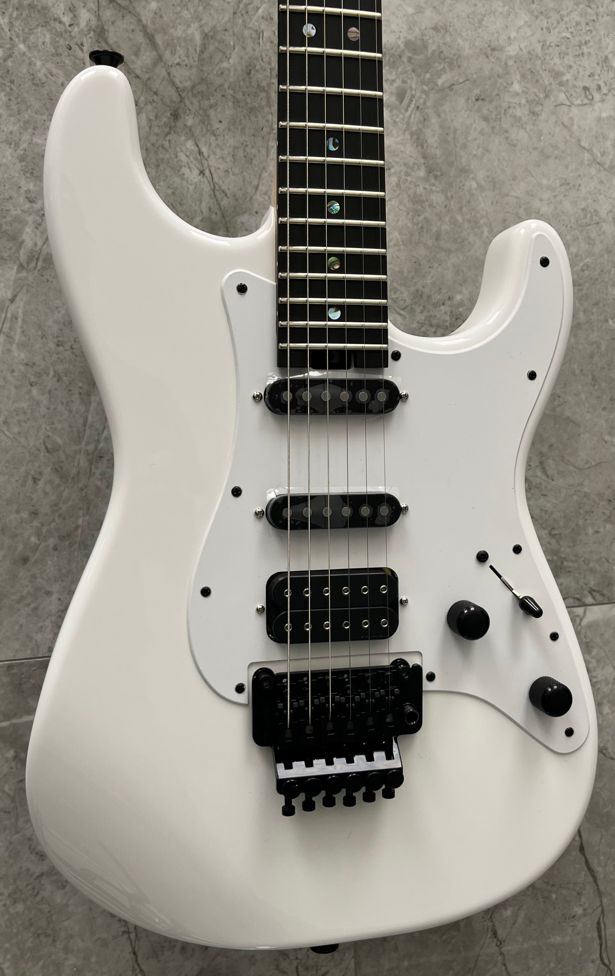 Jackson USA Adrian Smith San Dimas DK, Ebony Fingerboard, Snow White 2805053876 SERIAL NUMBER 010535 - 8 LBS 7 OZ