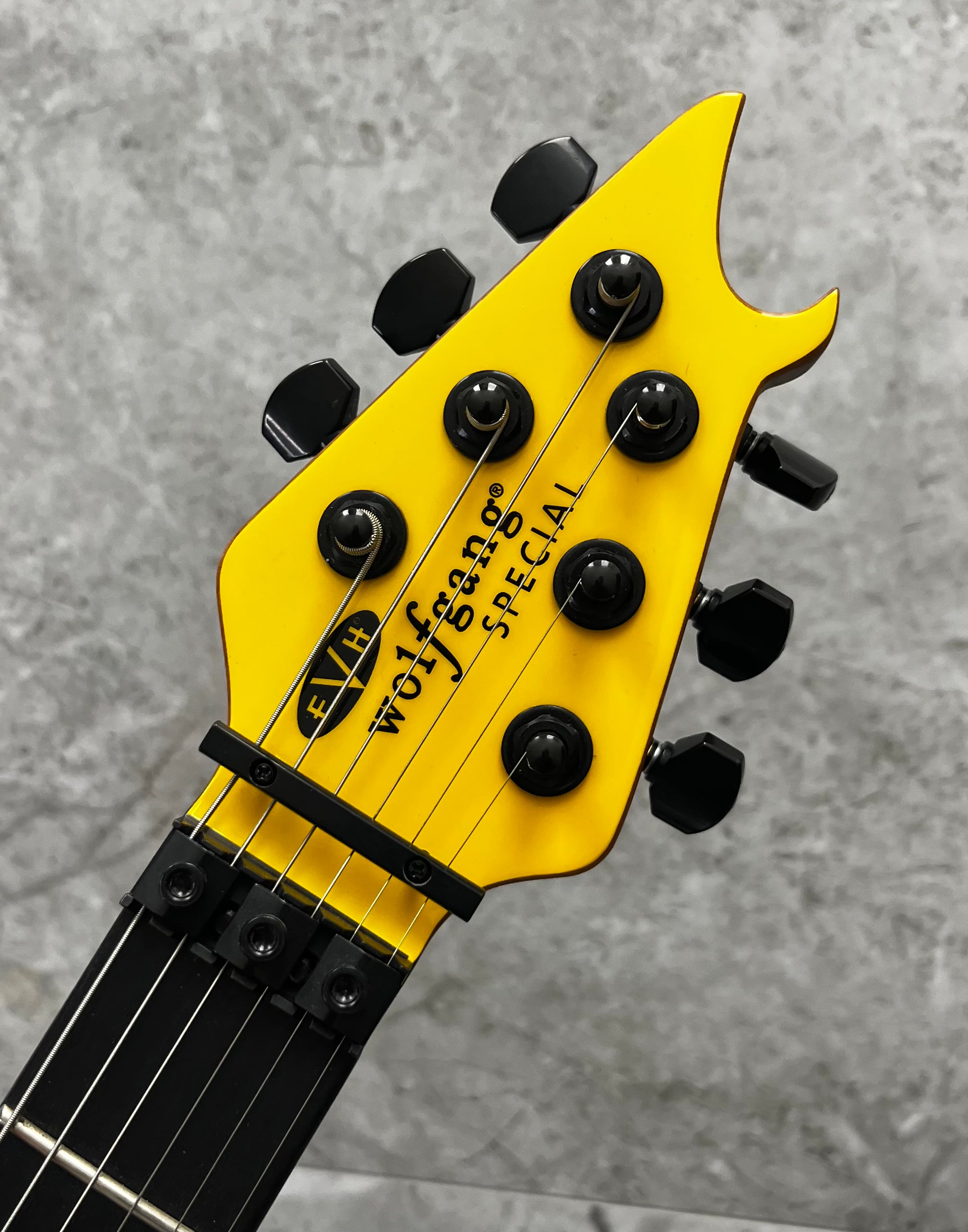 EVH Wolfgang Special Baked Maple Ebony Fingerboard Caution Yellow 5107701304 SERIAL NUMBER WG251379M - 7 LBS 5 OZ