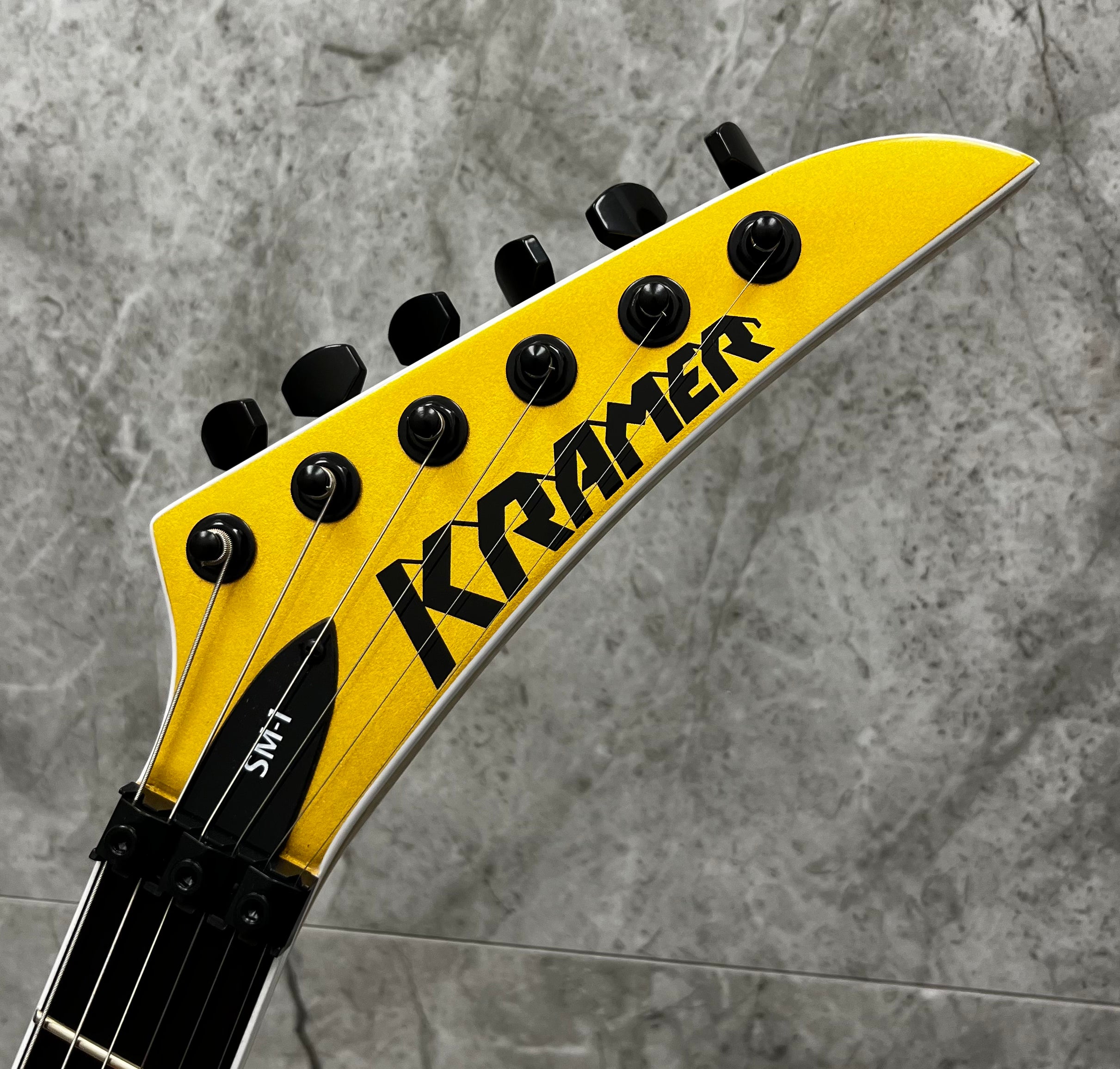 Kramer 50th Anniversary SM-1 HH Electric Guitar with Gig bag - Anniversary Gold K50SM SERIAL NUMBER 26012901345 - 6 LBS 9 OZ