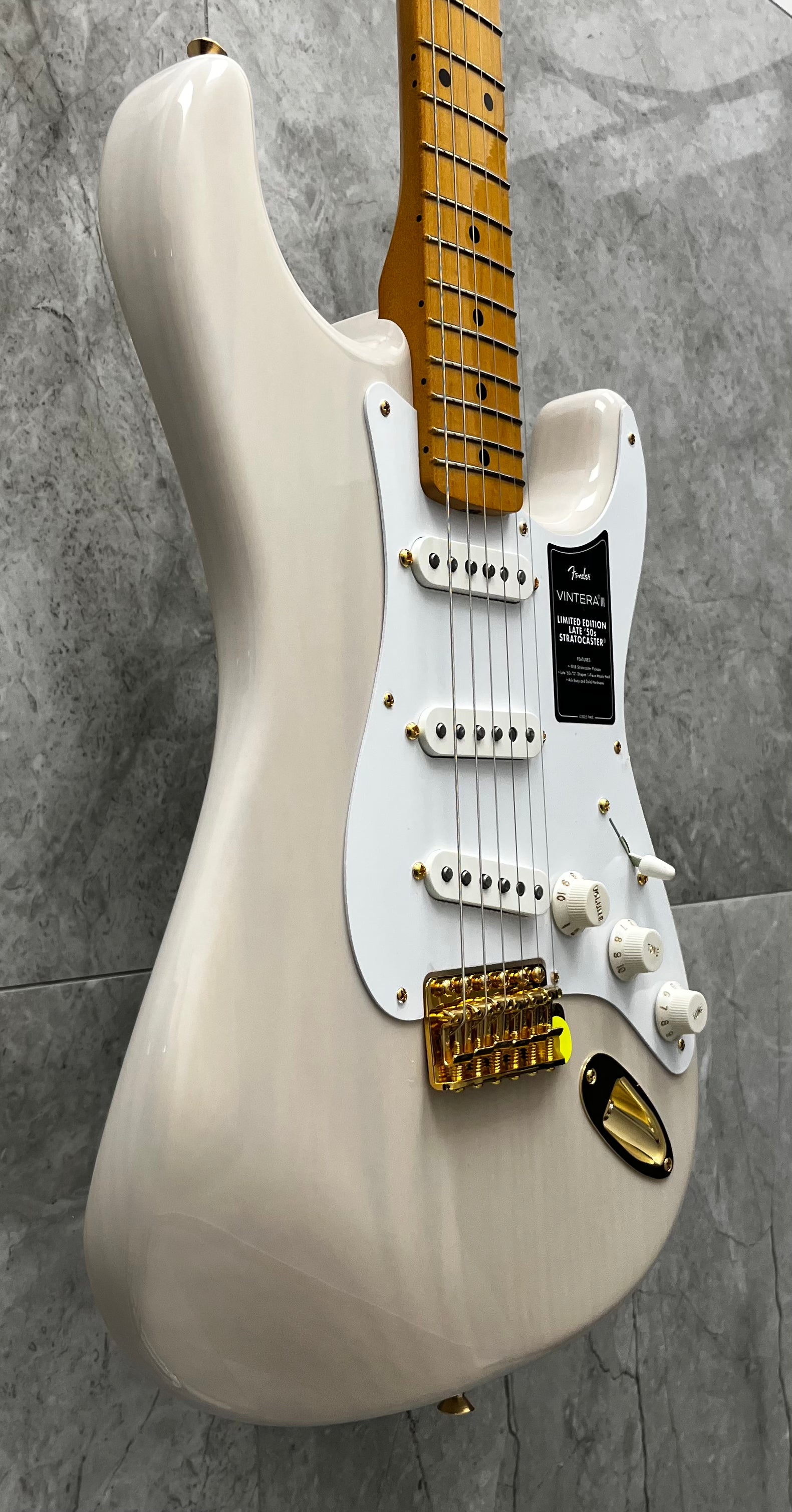 Fender Limited Edition Vintera III Late 50s Stratocaster Maple Fingerboard, White Blonde 0149182301 SERIAL NUMBER MX26029034 - 8 LBS 8 OZ