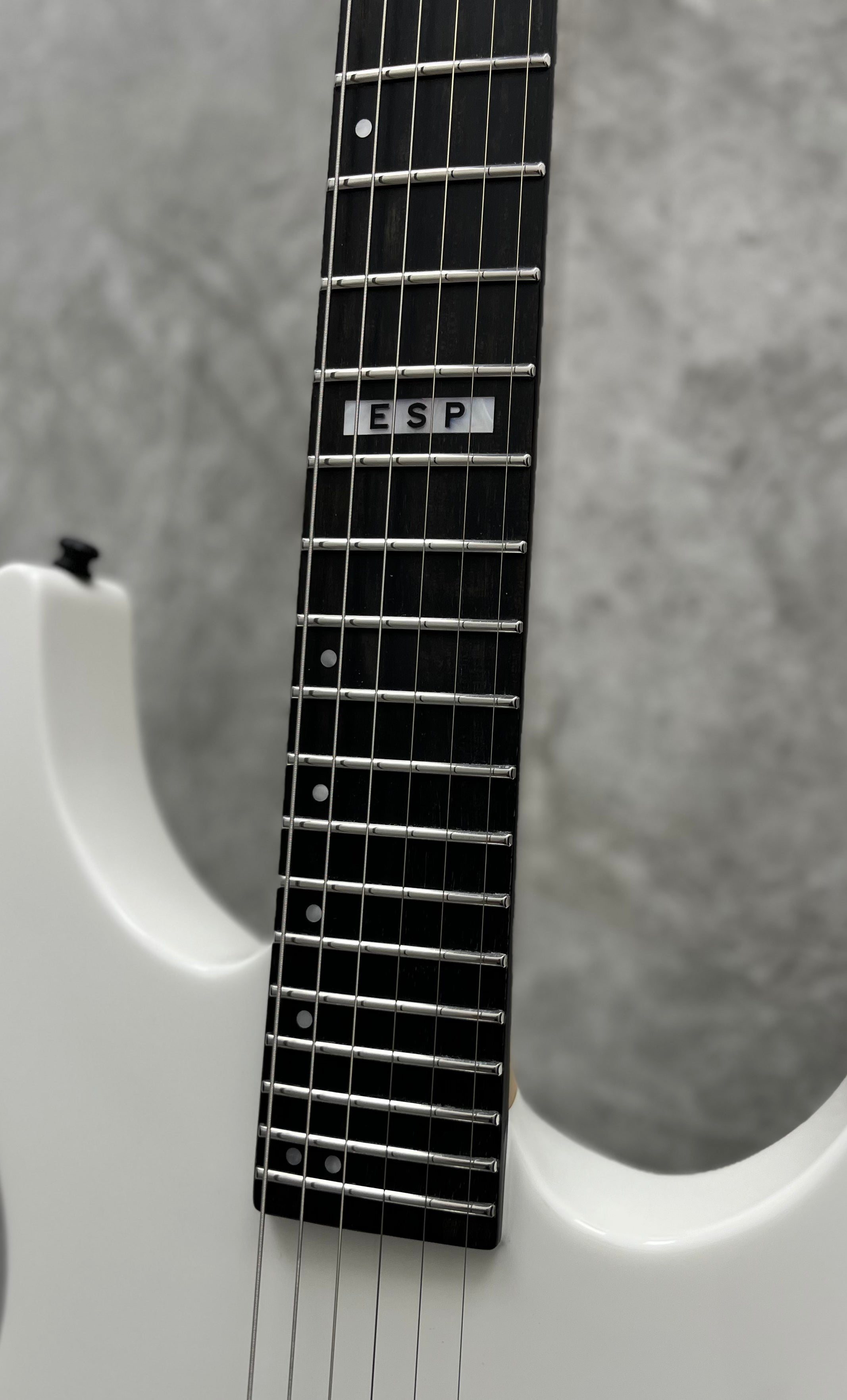 ESP EII E-II M-I MI MADE IN JAPAN NECK THRU NT Electric Guitar, Snow White EIIMINTSW SERIAL NUMBER ES6952253 - 7 LBS 9 OZ