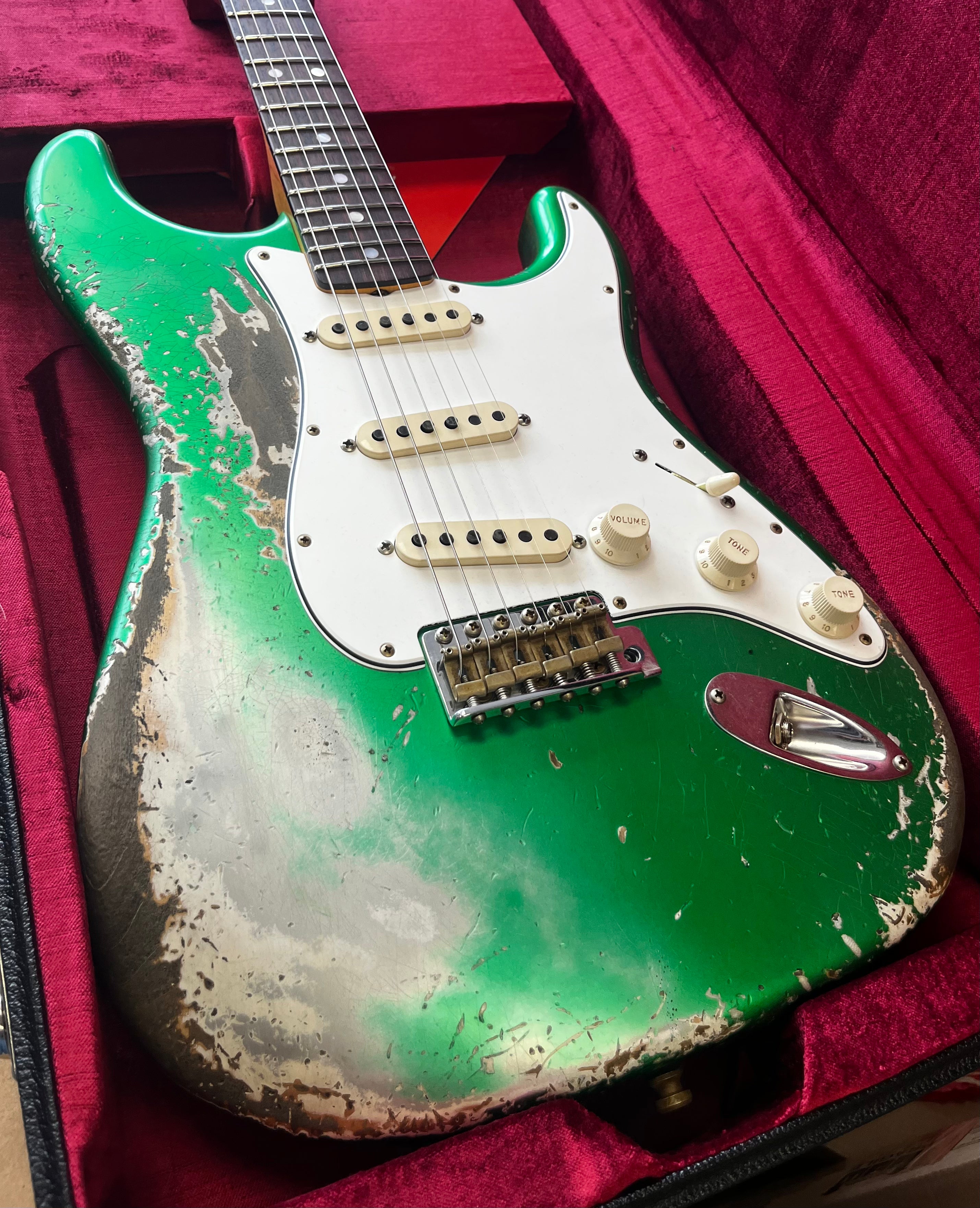 FENDER USA CUSTOM SHOP Strat Pro Super Heavy Relic, 3A Rosewood Fingerboard, Candy Apple Green 9231016930 SERIAL NUMBER 20391 - 7 LBS 11 OZ