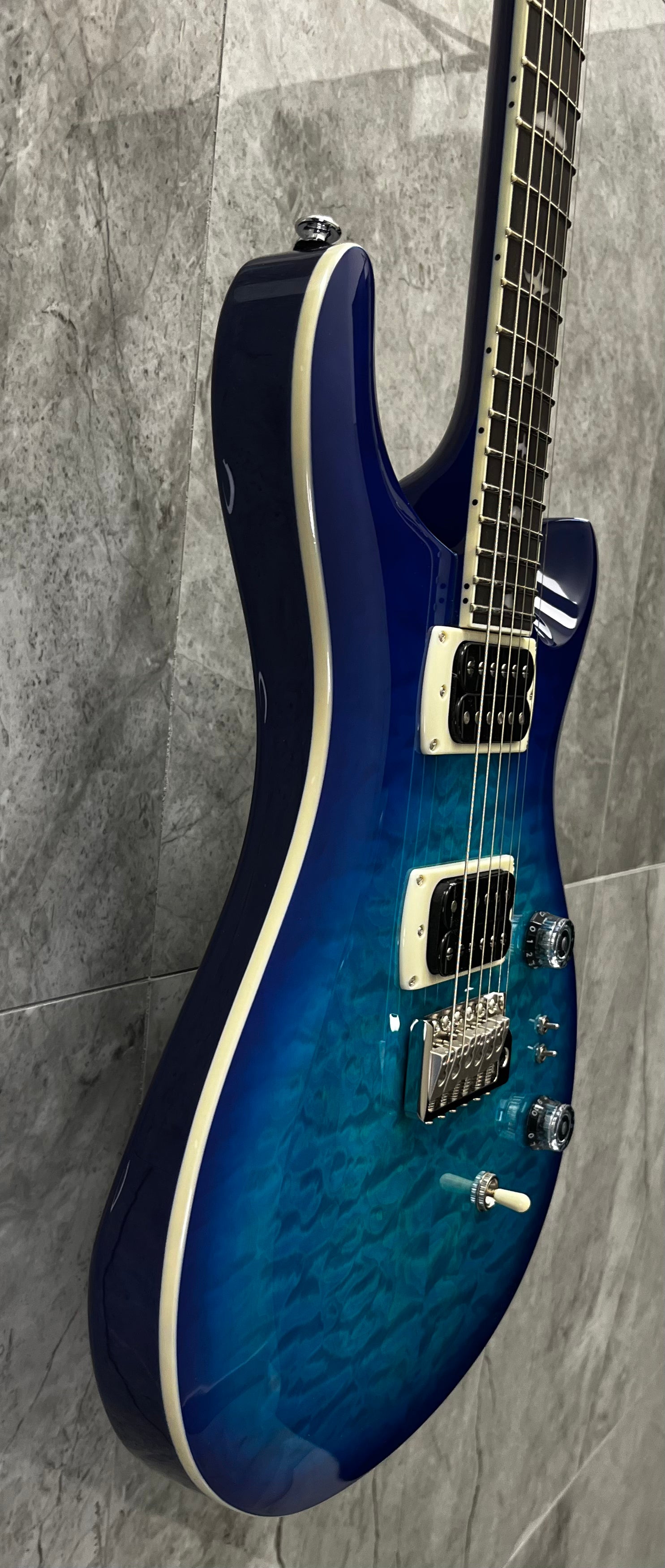PRS GUITARS SE Custom 24-08 Quilt TOP Lake Blue 115995:LB SERIAL NUMBER CTIH077544 7 LBS 12 OZ