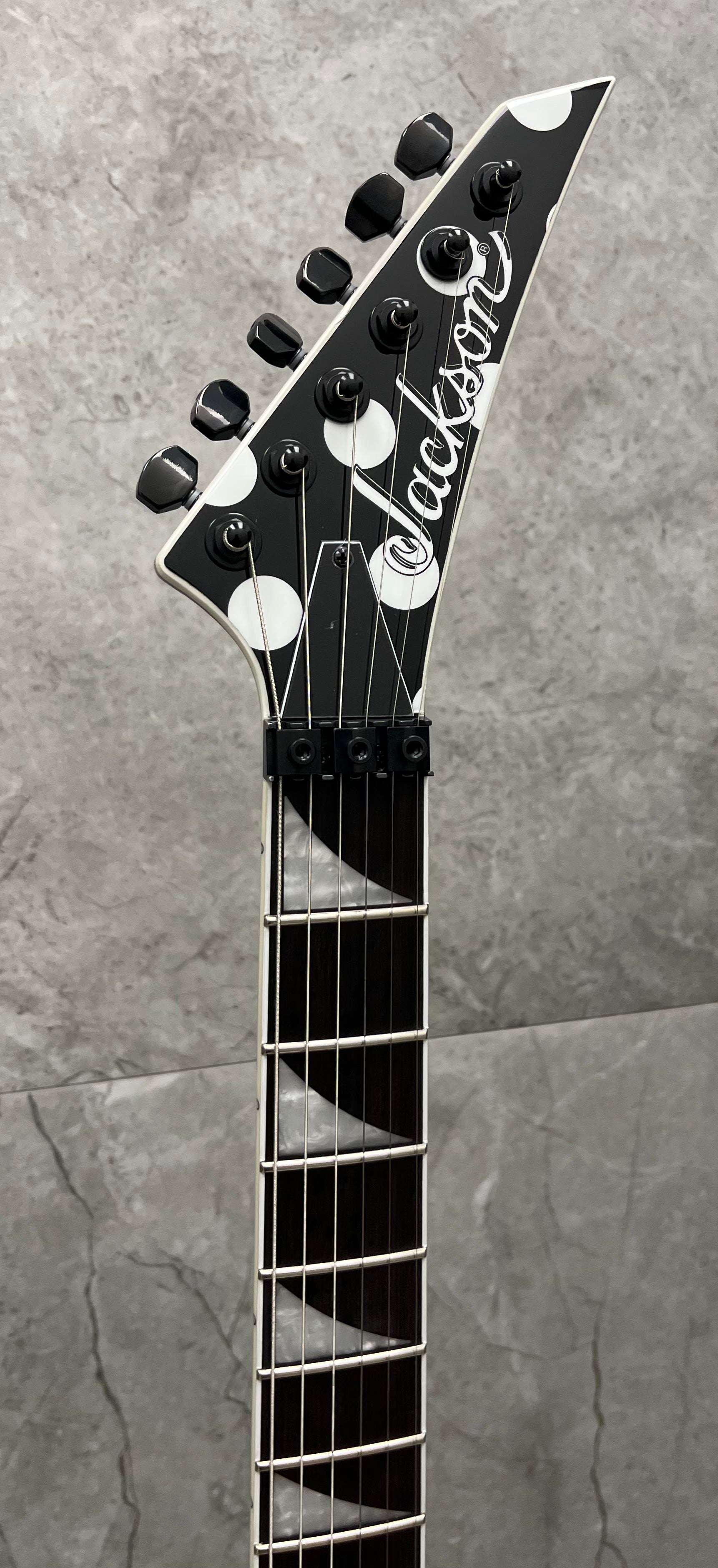 Jackson Pro Plus Signature Phil Demmel King V KV, Ebony Fingerboard, Polka Dot 2912949800 SERIAL NUMBER KWJ2500386 - 7 LBS 8 OZ