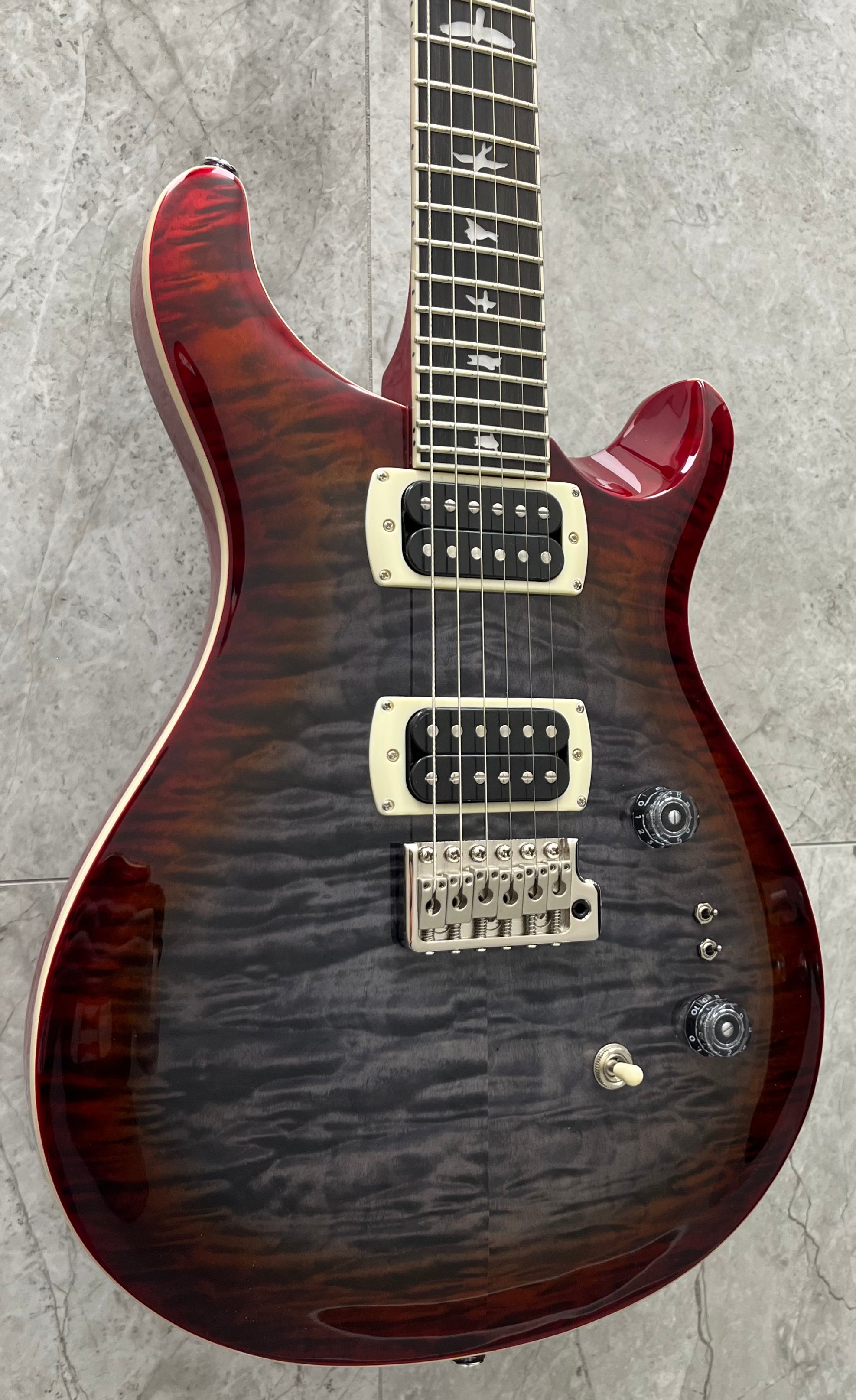 PRS Guitars SE Custom 24-08 Quilt Electric Guitar with Gig Bag - Charcoal Cherry Burst 115995::CG SERIAL NUMBER CTIH066547 - 7 LBS 10 OZ