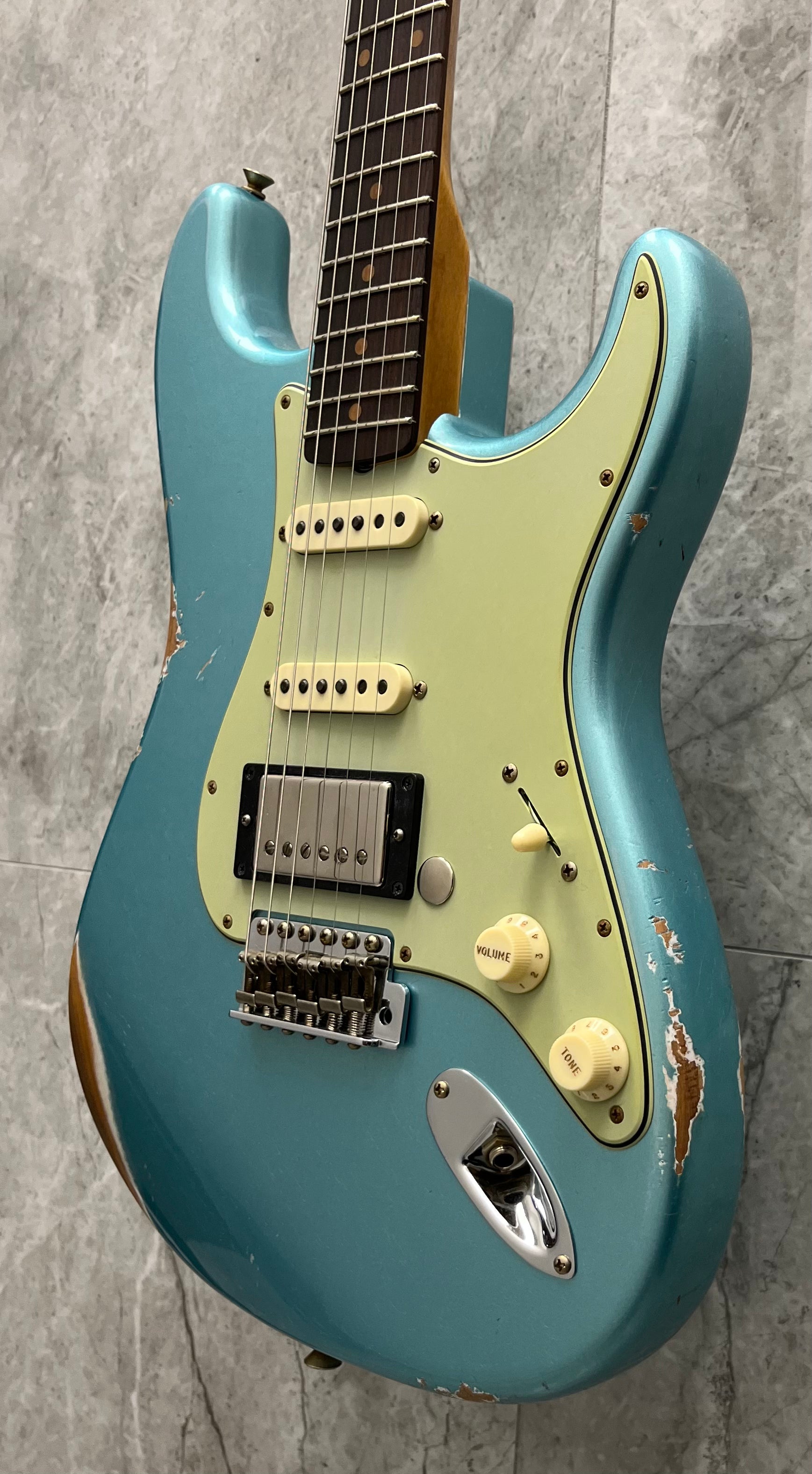 FENDER CUSTOM SHOP Limited Edition 59 Stratocaster HSS Relic Rosewood Fingerboard, Daphne Blue Metallic 9235700071 SERIAL NUMBER CZ587410 - 7.6 LBS