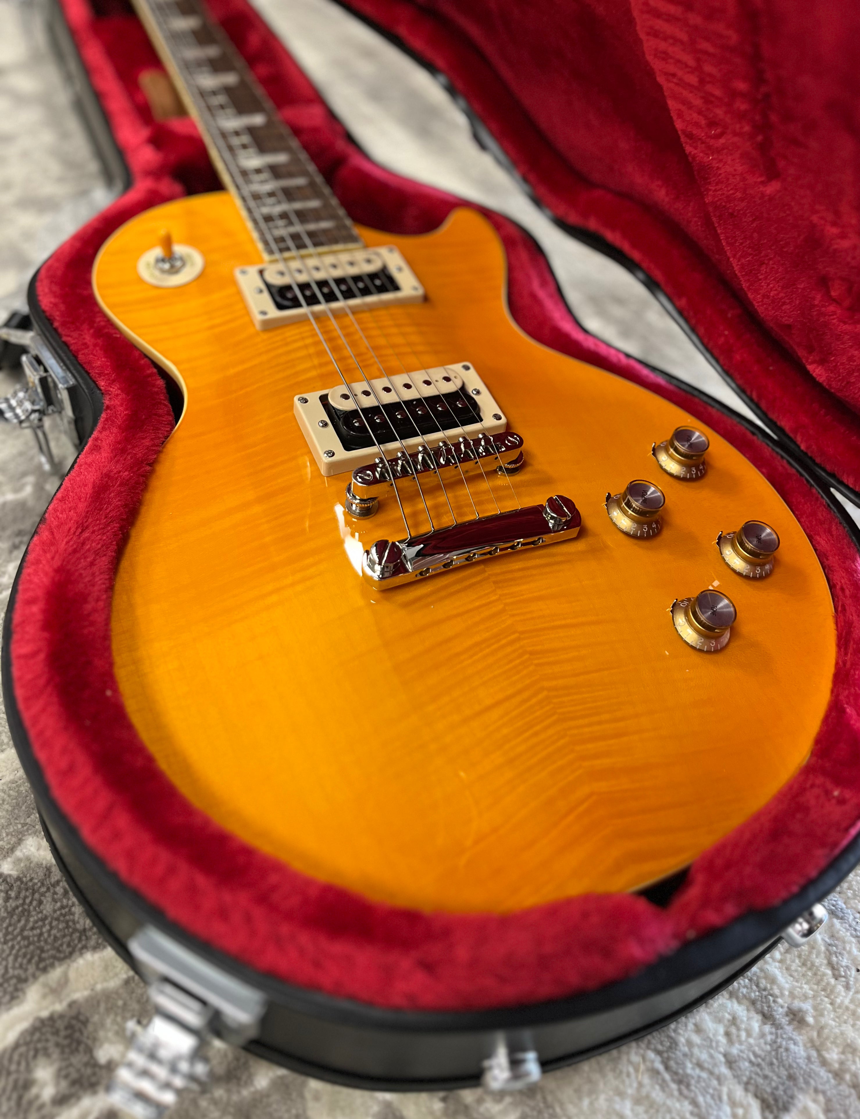 Epiphone Inspired by Gibson Slash Les Paul APPETITE Burst with Custom HardShell Case EILPSLASHAPNH SERIAL NUMBER 21041528151 - 8.4 LBS