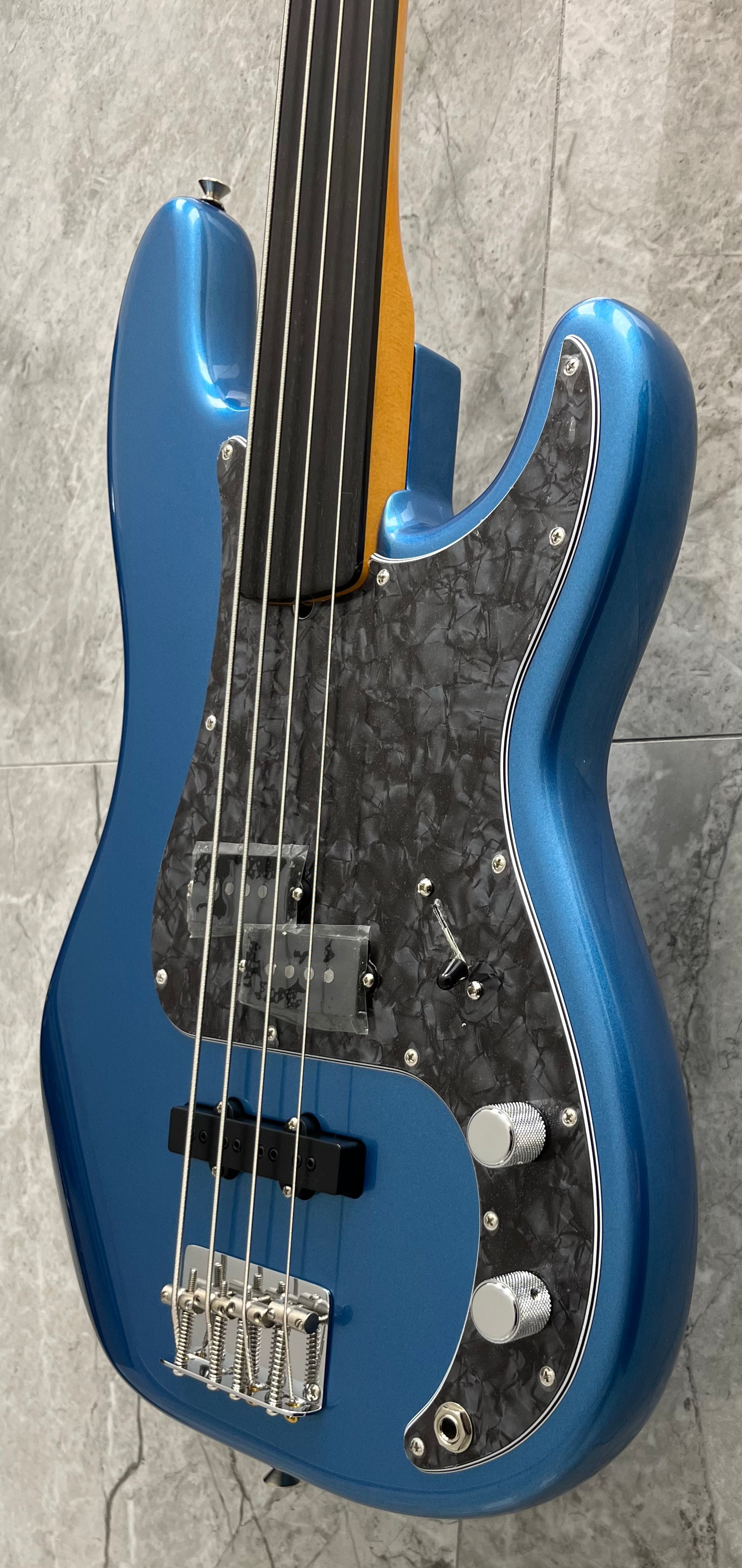 Fender USA Tony Franklin Fretless Precision Bass Ebony Fingerboard Lake Placid Blue 0190085802 SERIAL NUMBER US23110121 - 9.0 LBS