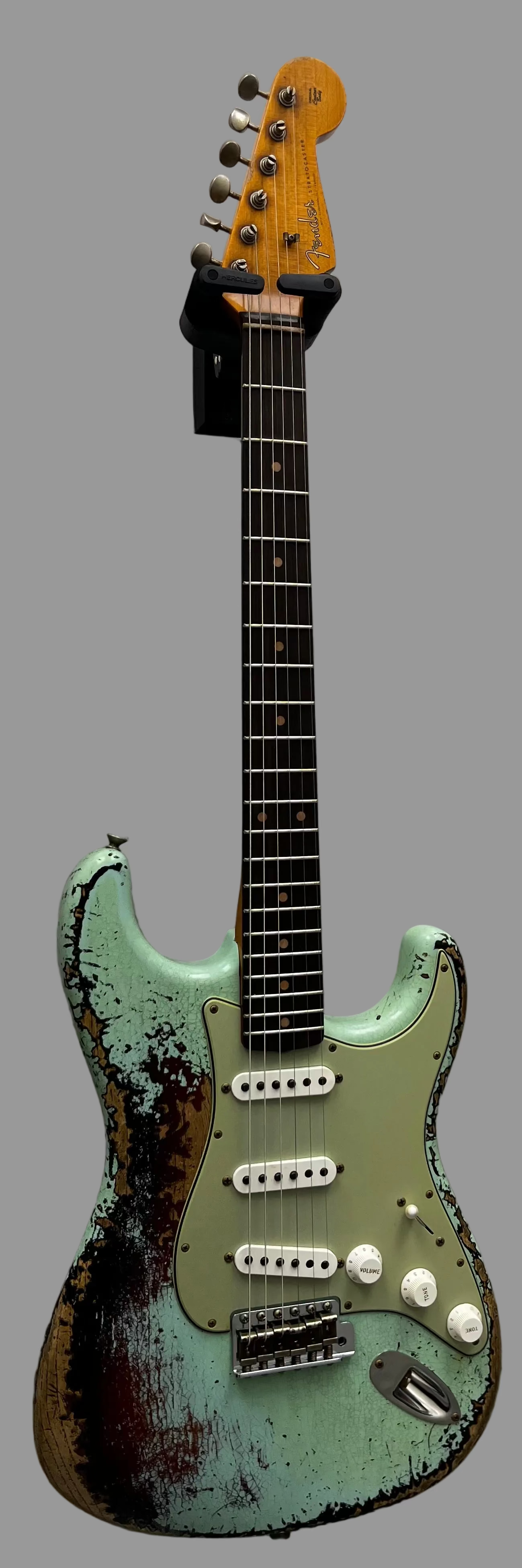 FENDER USA CUSTOM SHOP 1961 Stratocaster Super Heavy Relic, 3A Rosewood Fingerboard, Aged Surf Green over 3-Color Sunburst 9231016779 SERIAL NUMBER CZ590492 - 7 LBS 6 OZ