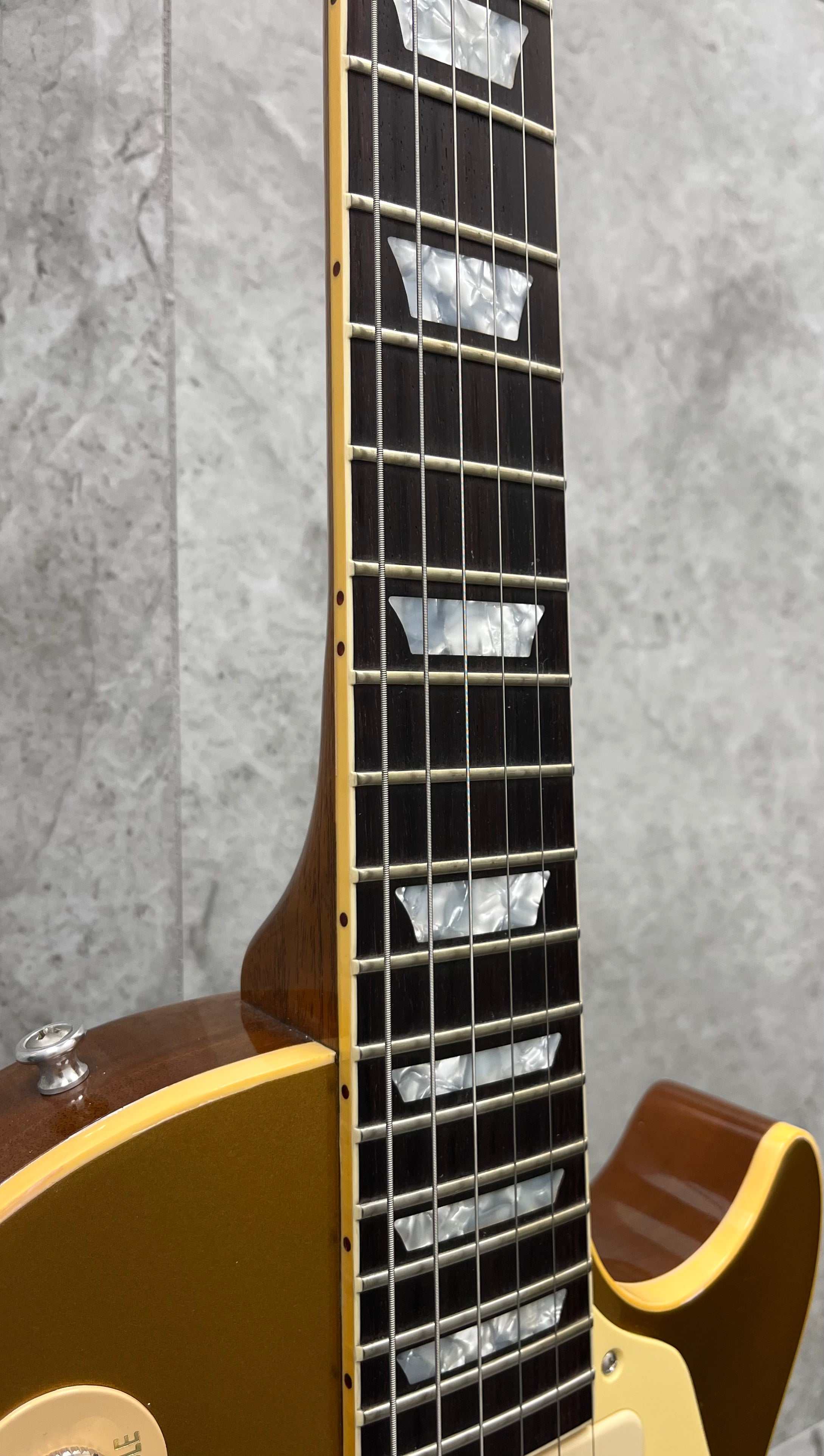 Gibson USA CUSTOM SHOP 1968 Les Paul Standard Goldtop Reissue Gloss 60s Gold LPR68GTCH SERIAL NUMBER 406098 - 8.8 LBS