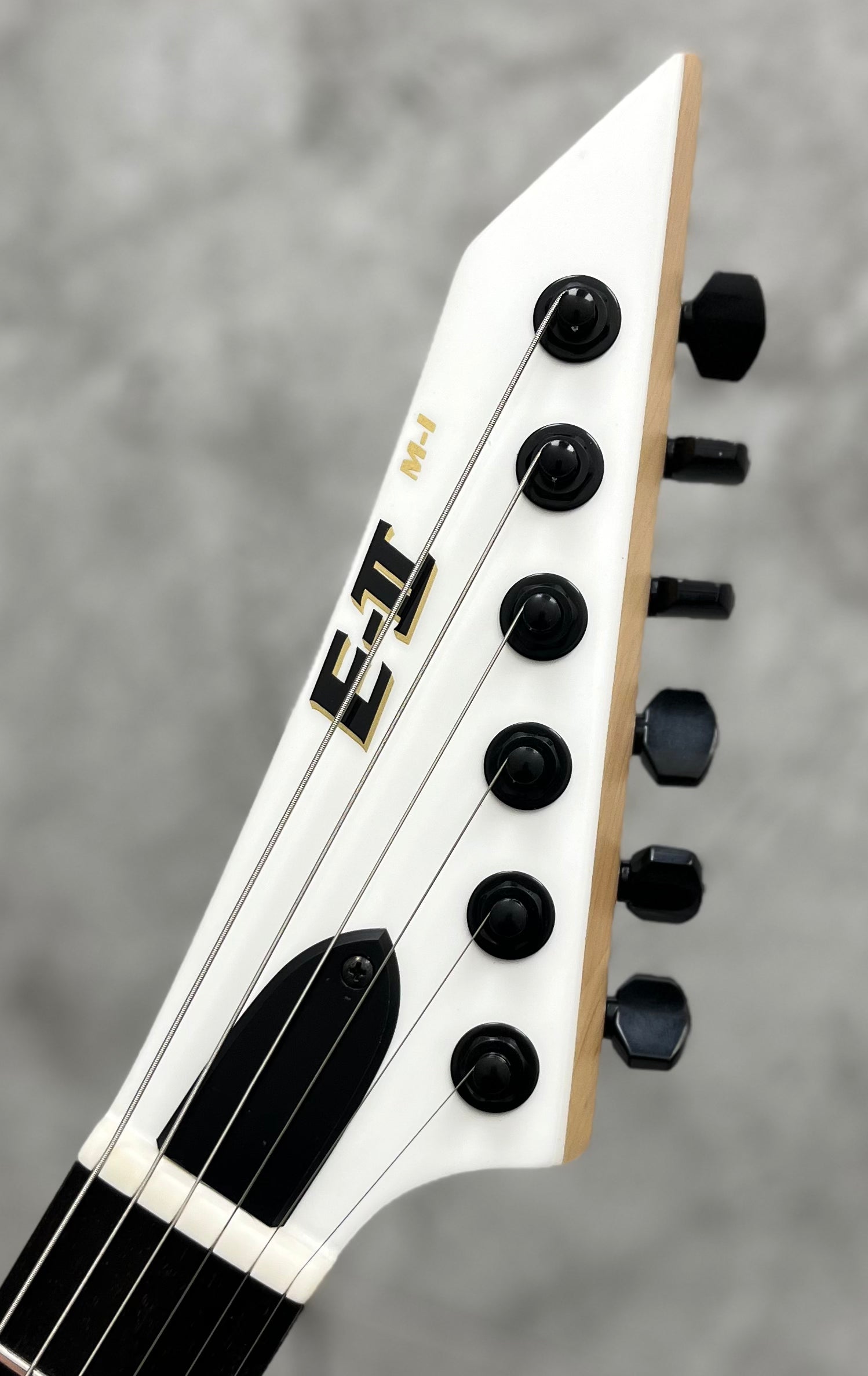 ESP EII E-II M-I MI MADE IN JAPAN NECK THRU NT Electric Guitar, Snow White EIIMINTSW SERIAL NUMBER ES6952253 - 7 LBS 9 OZ