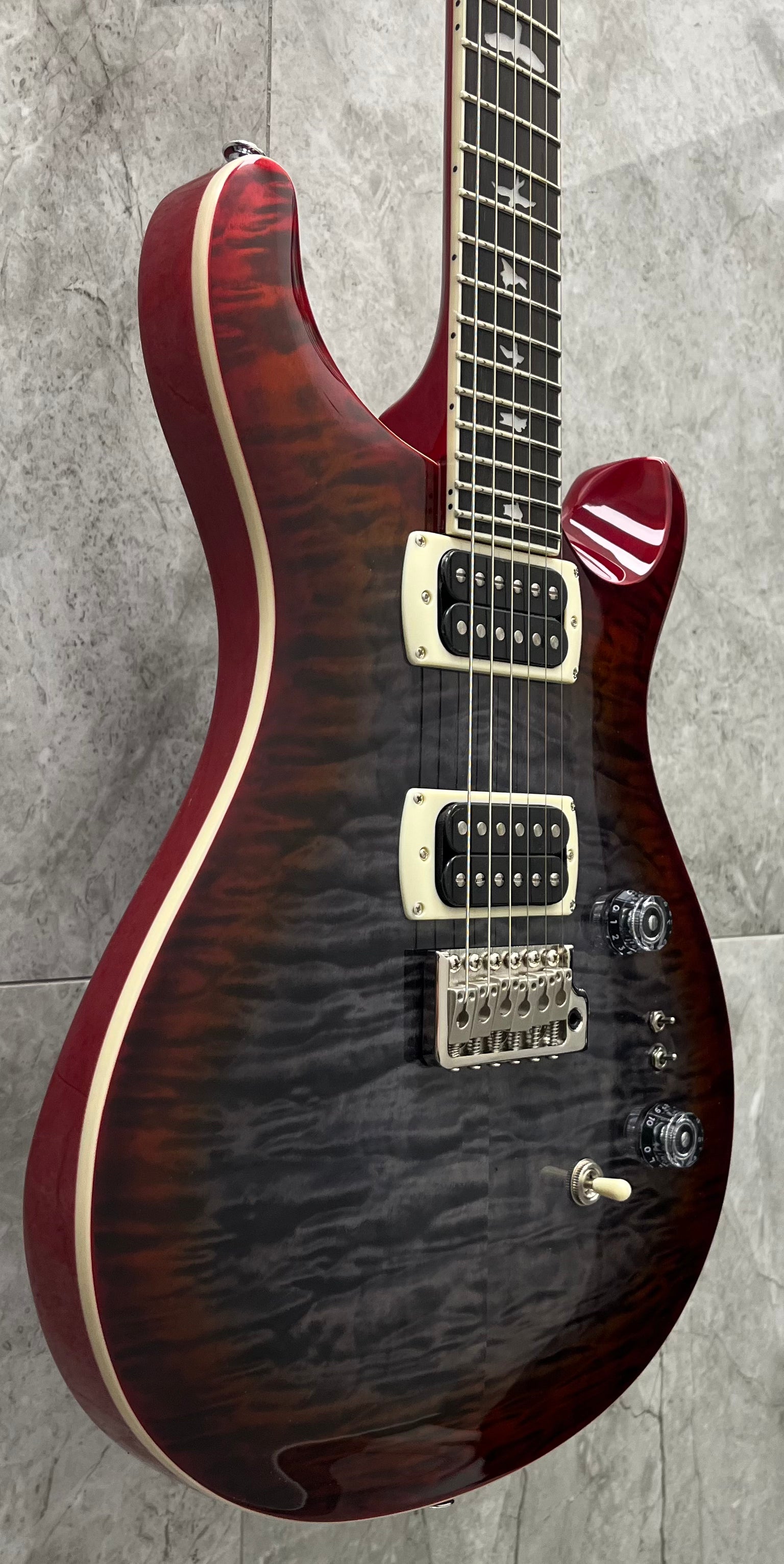 PRS Guitars SE Custom 24-08 Quilt Electric Guitar with Gig Bag - Charcoal Cherry Burst 115995::CG SERIAL NUMBER CTIH066547 - 7 LBS 10 OZ