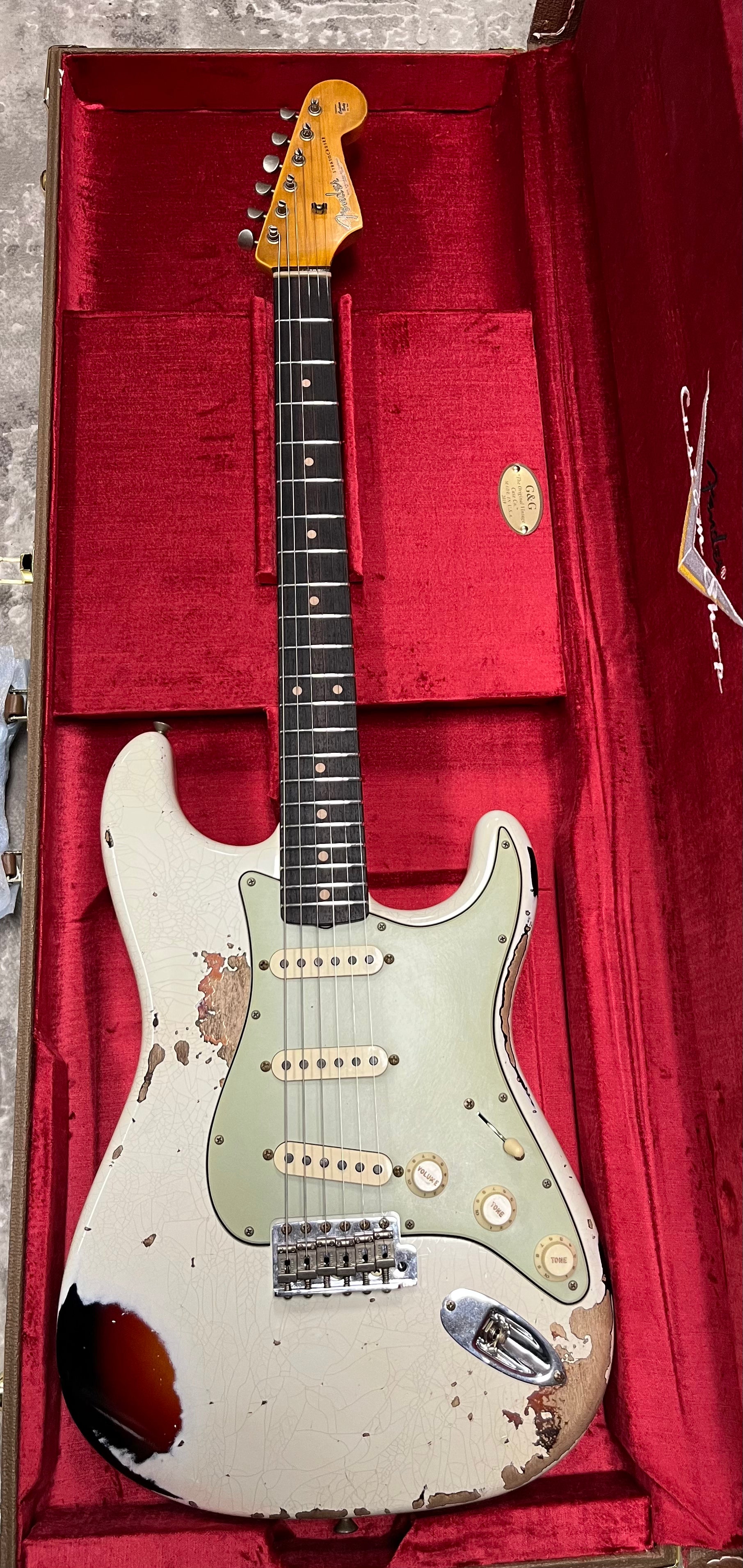 Fender USA Custom Shop Limited Edition 1962 Heavy Relic Stratocaster Aged Olympic White Over 3-Tone Sunburst 9236081164 SERIAL NUMBER CZ586716 7 LBS 15 OZ
