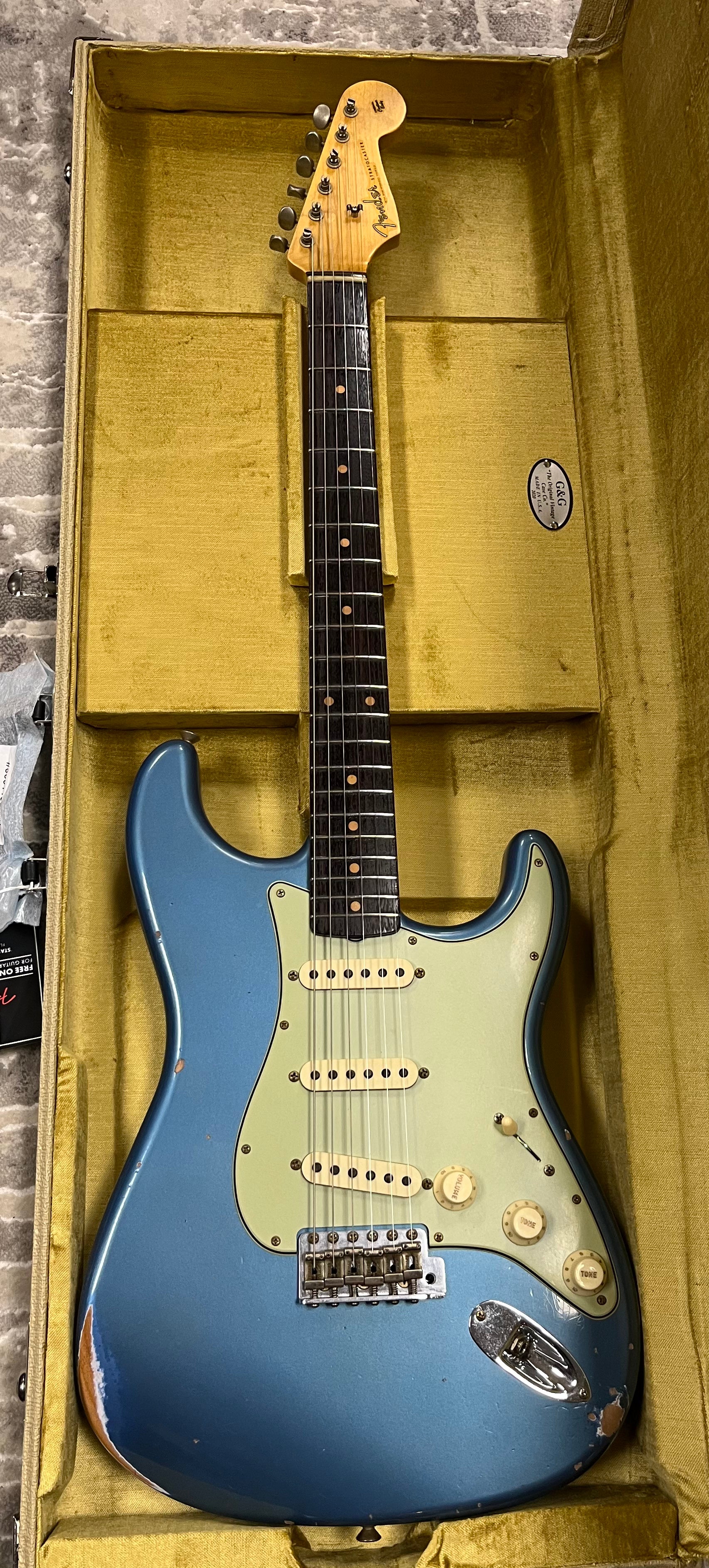 Fender USA Custom Shop 1962 Stratocaster Relic Rosewood Fingerboard Aged Lake Placid Blue 9235700038 SERIAL NUMBER CZ587562 - 7 LBS 9 OZ