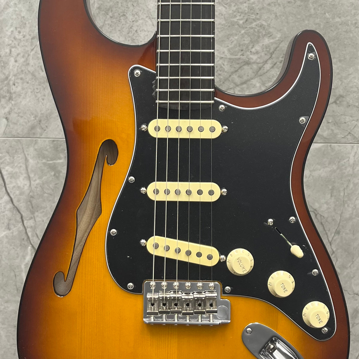 FENDER Limited Edition Suona Stratocaster Thinline, Ebony