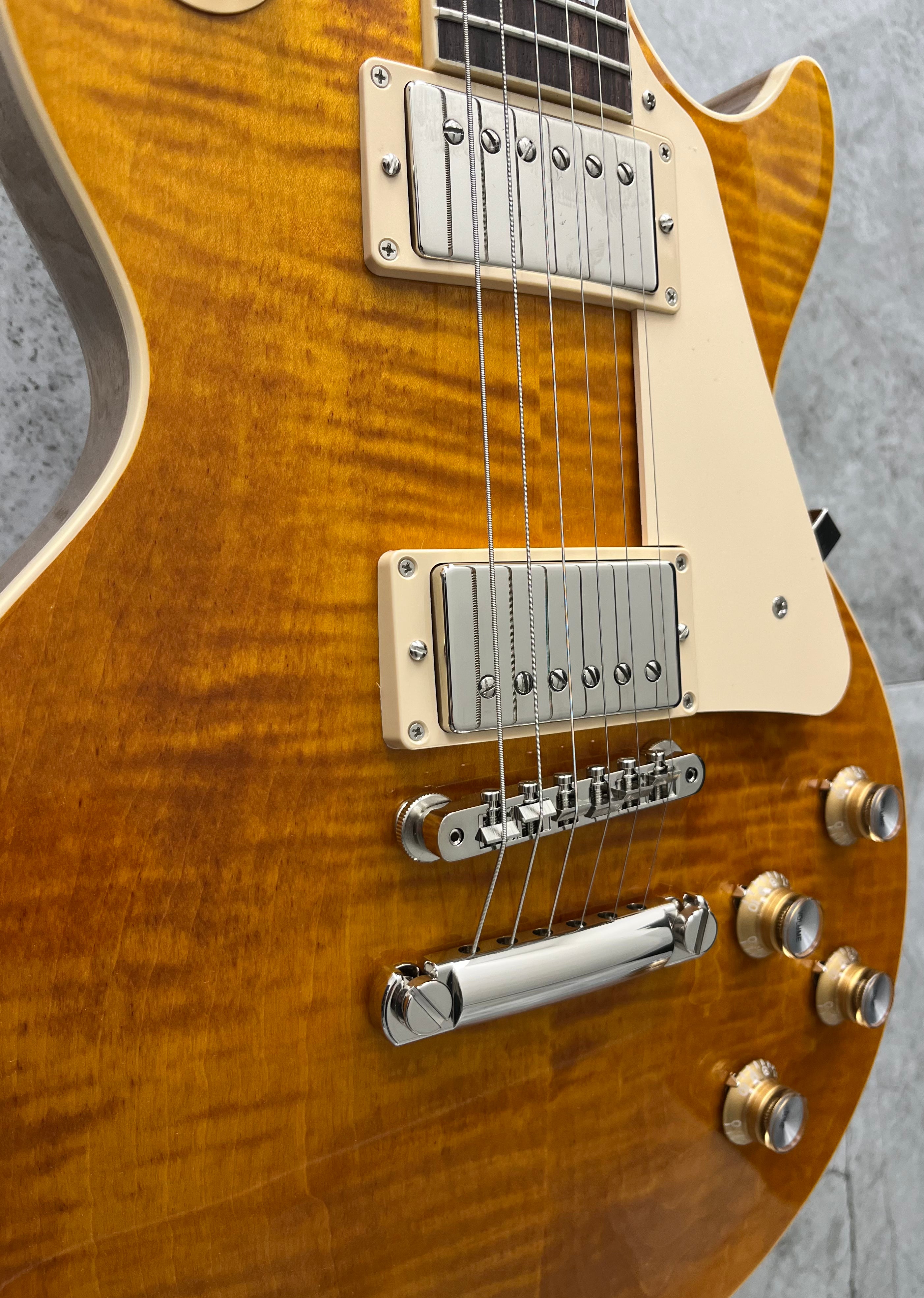 Gibson USA Les Paul Standard 60s Figured Flame Top - Honey Amber LPS600HYNH SERIAL NUMBER 202750273 - 9.6 LBS