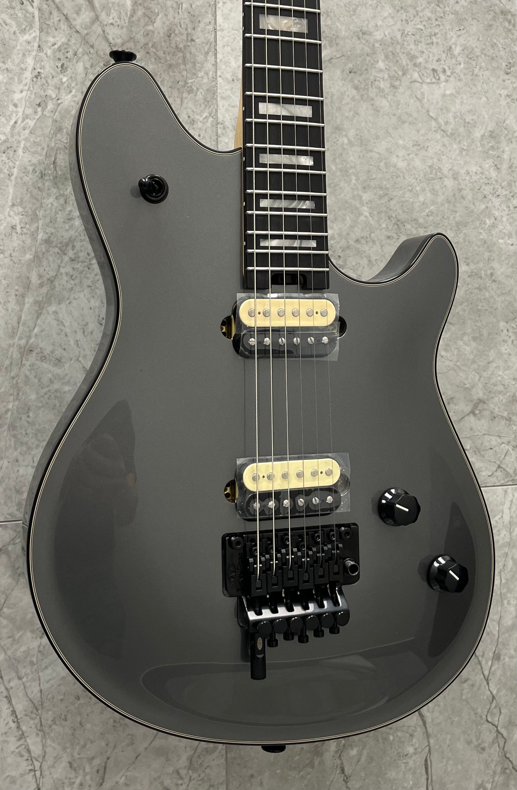 EVH Wolfgang USA Ebony Fingerboard Gloss Silver 5107920821 SERIAL NUMBER WG17502A - 8.0 LBS